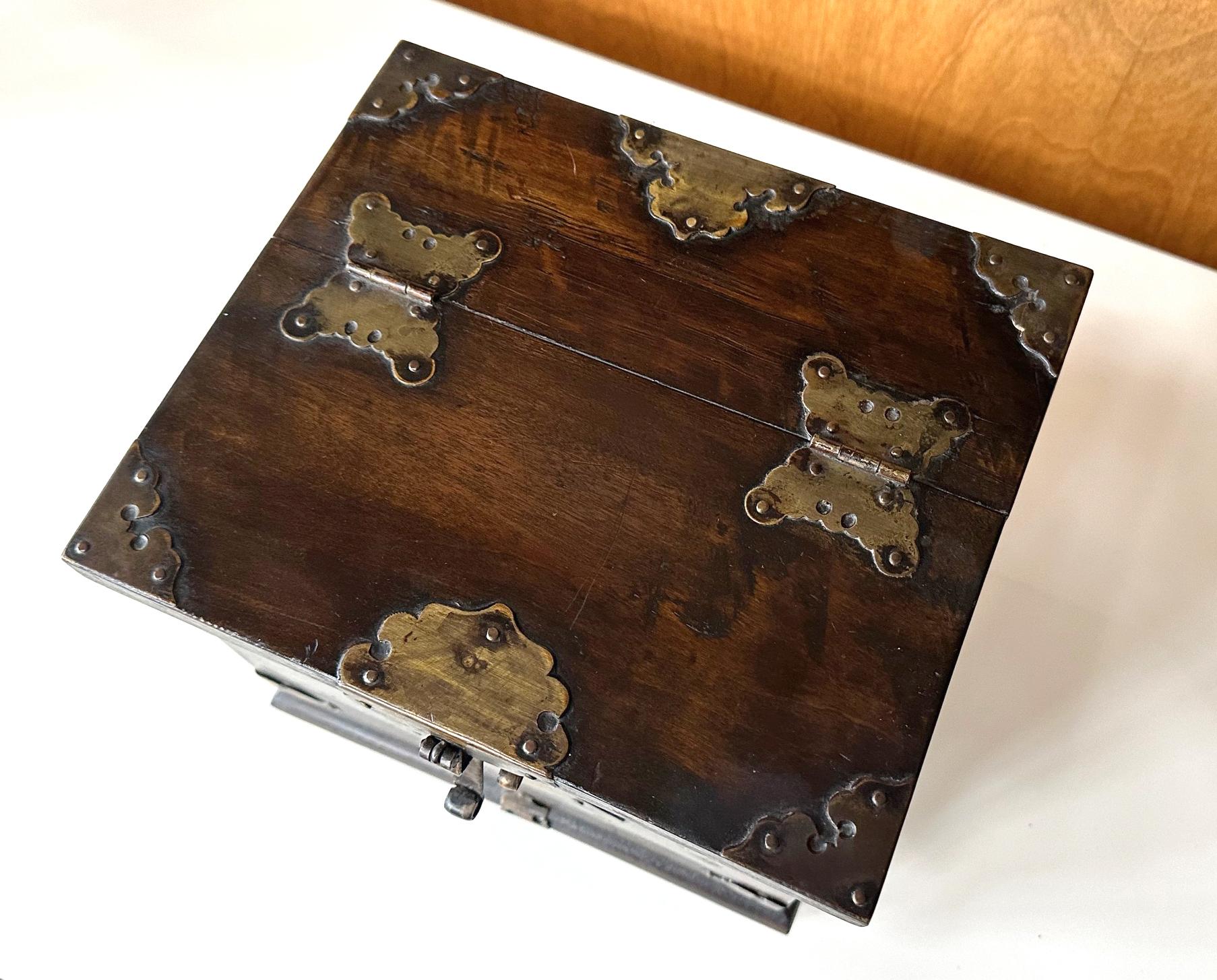 Antique Korean Small Wood Box Joseon Dynasty For Sale 2