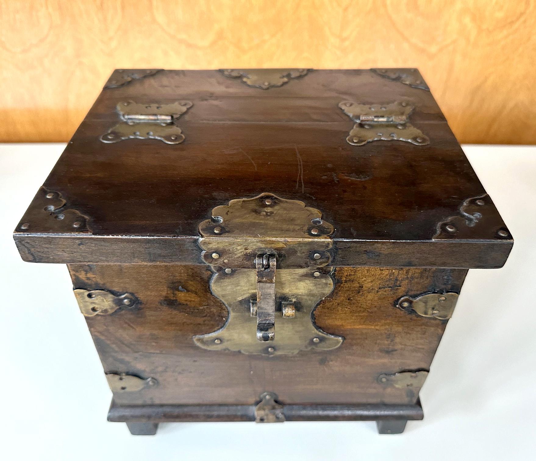 Antike koreanische kleine Wood Box Joseon Dynasty (Sonstiges) im Angebot