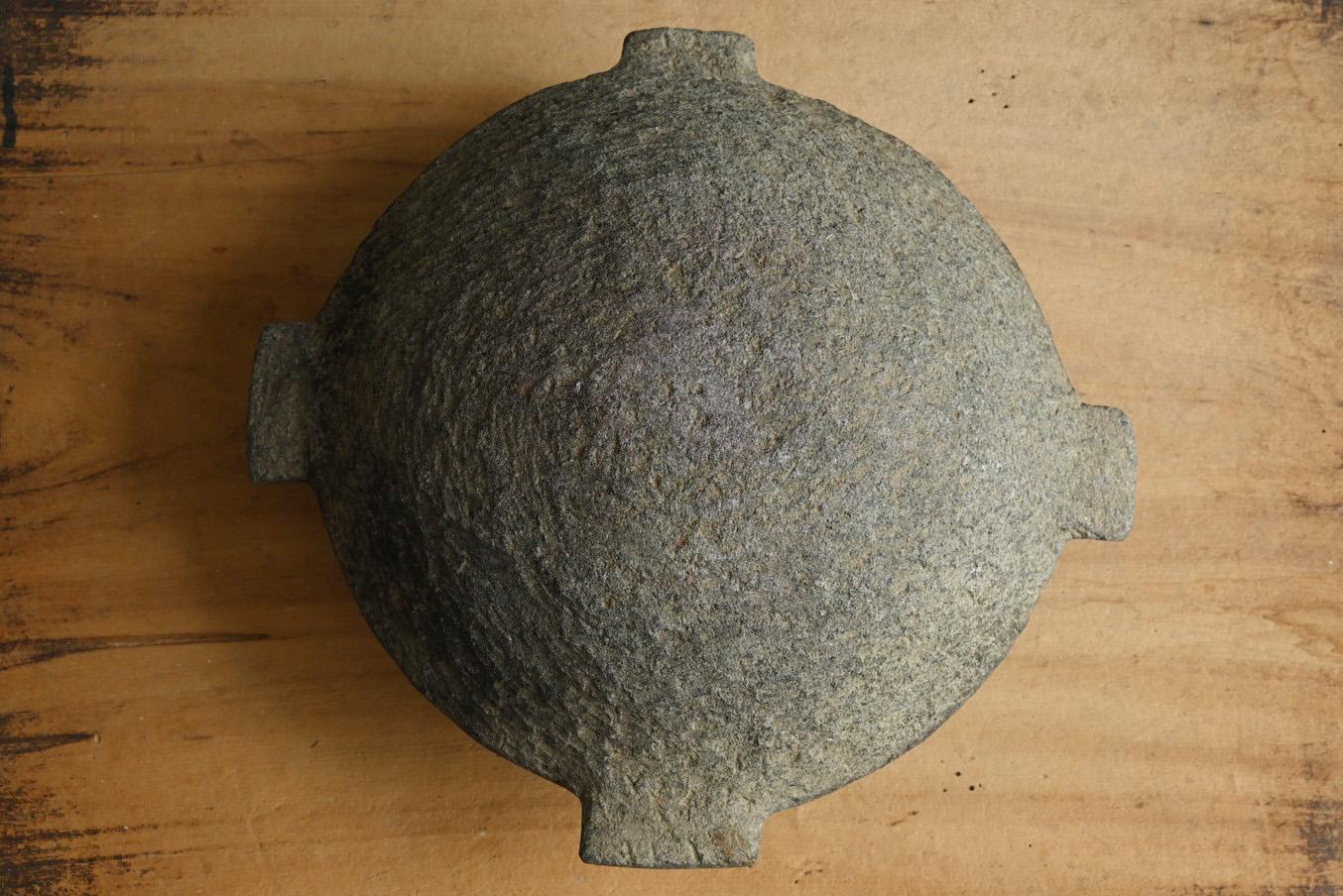 Antico vaso di pietra coreano / Dinastia Joseon / Oggetto d'arte popolare in pietra in vendita 8