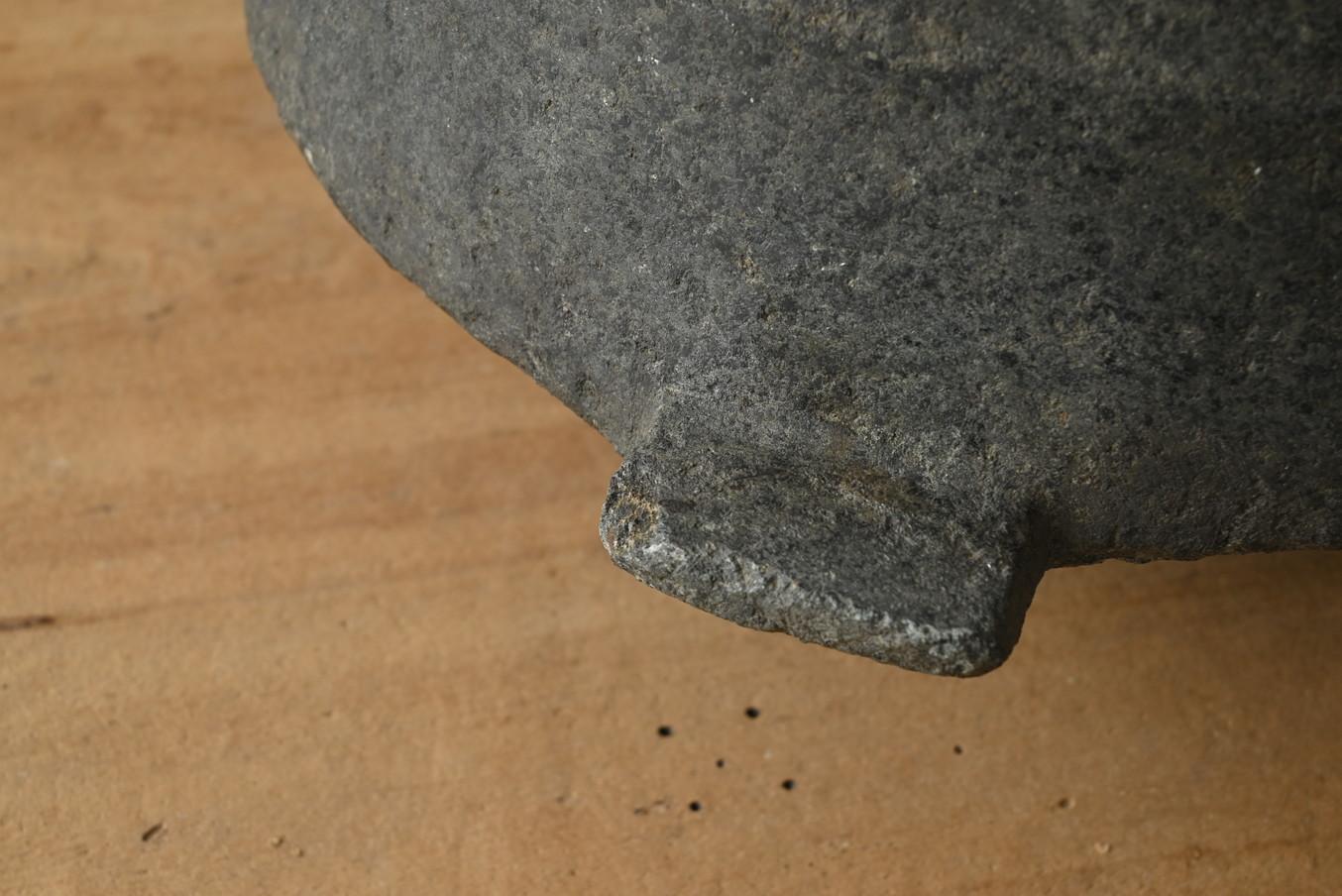 Antico vaso di pietra coreano / Dinastia Joseon / Oggetto d'arte popolare in pietra in vendita 9