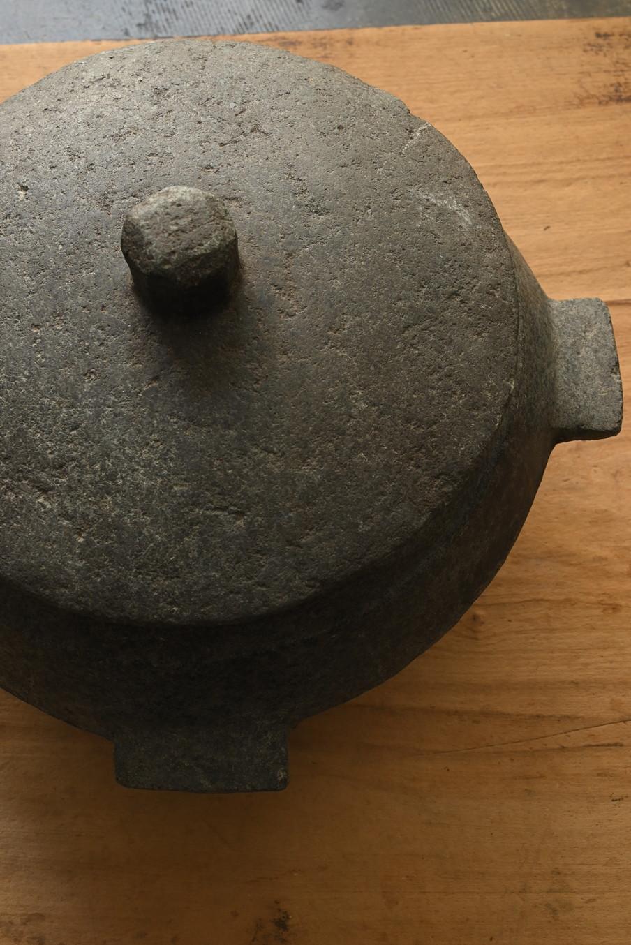 Pietra Antico vaso di pietra coreano / Dinastia Joseon / Oggetto d'arte popolare in pietra in vendita