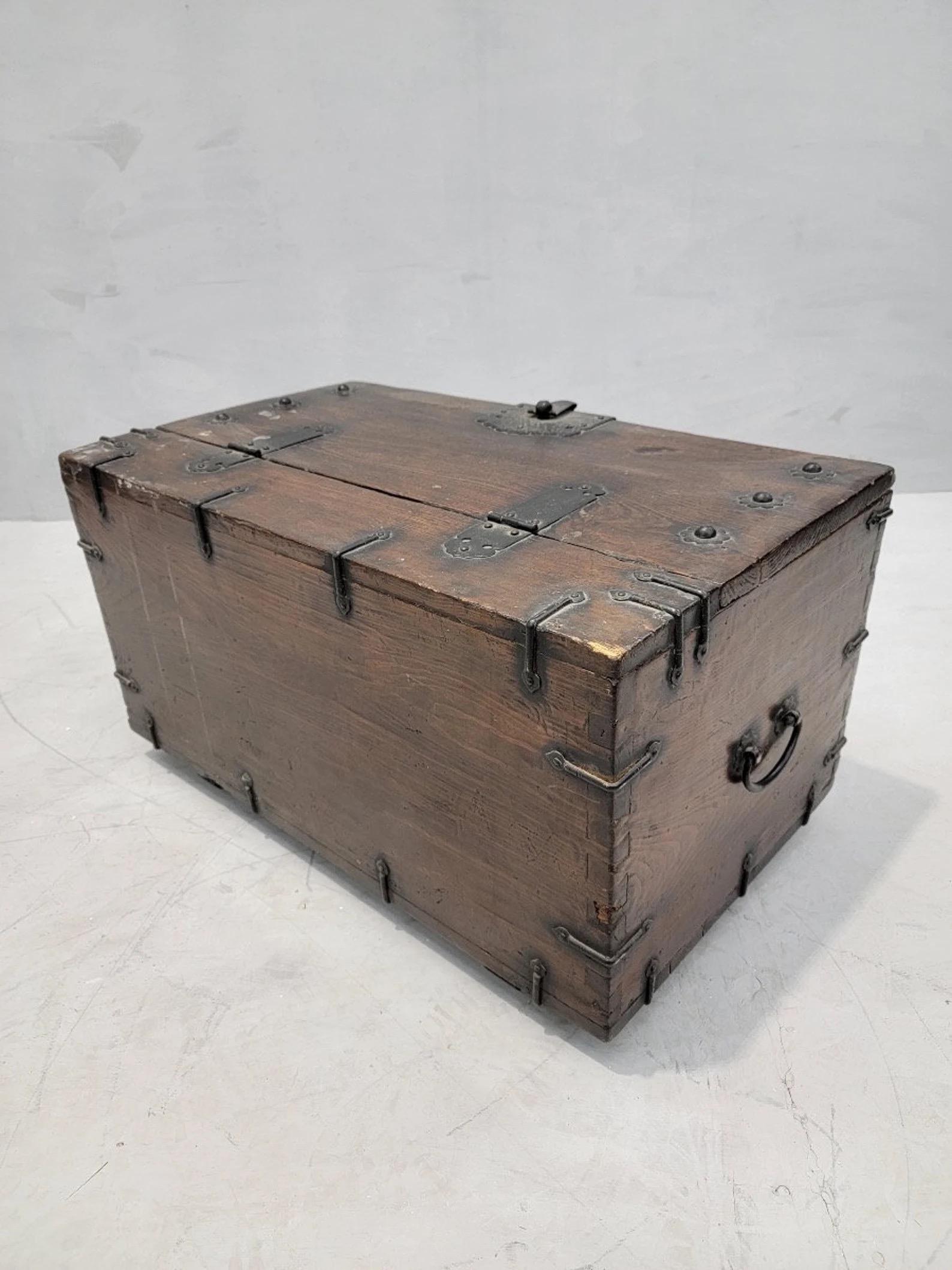 Chinese Export Antique Korean Tansu Bandaji Storage Chest For Sale
