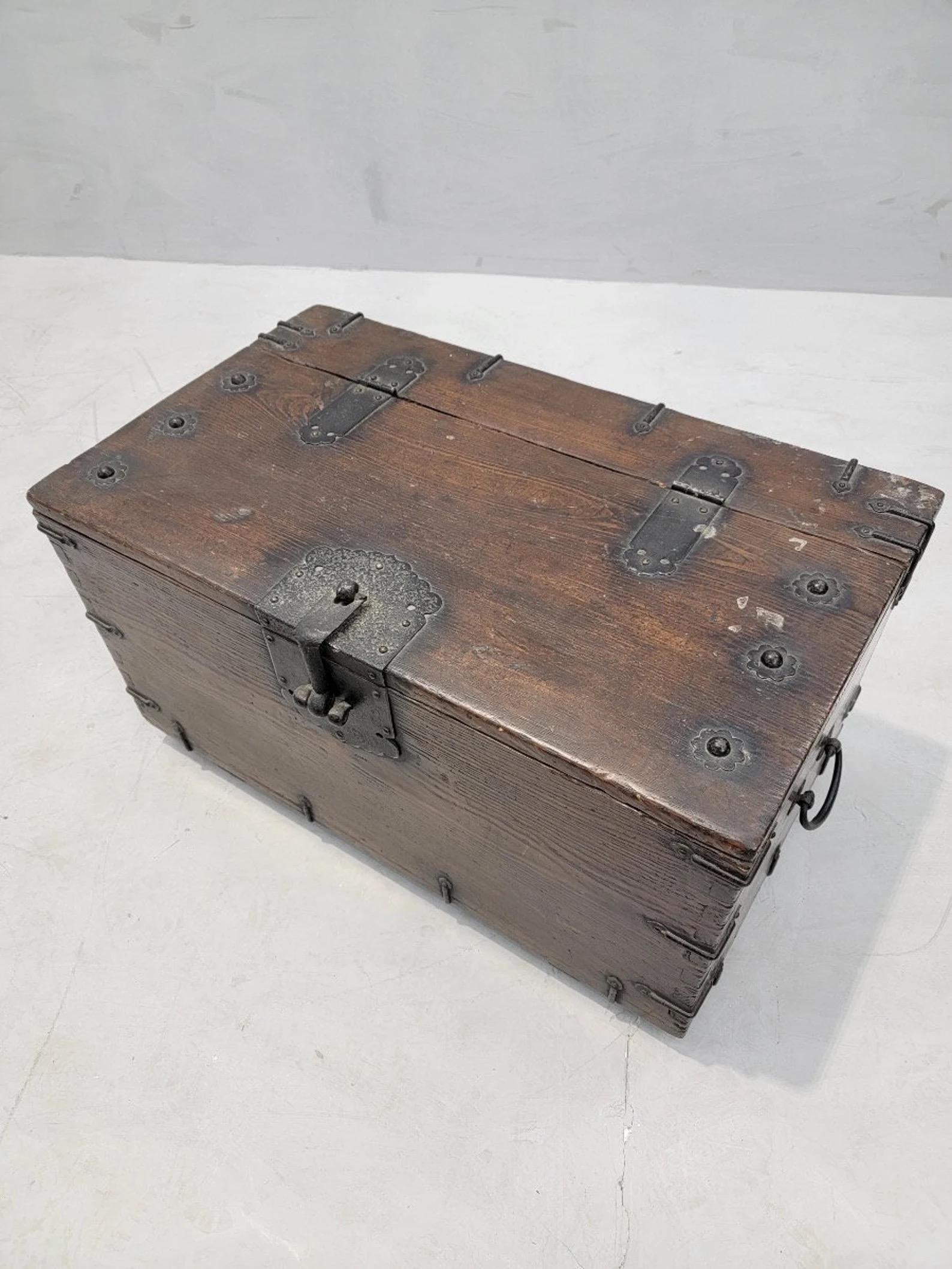 Unknown Antique Korean Tansu Bandaji Storage Chest For Sale