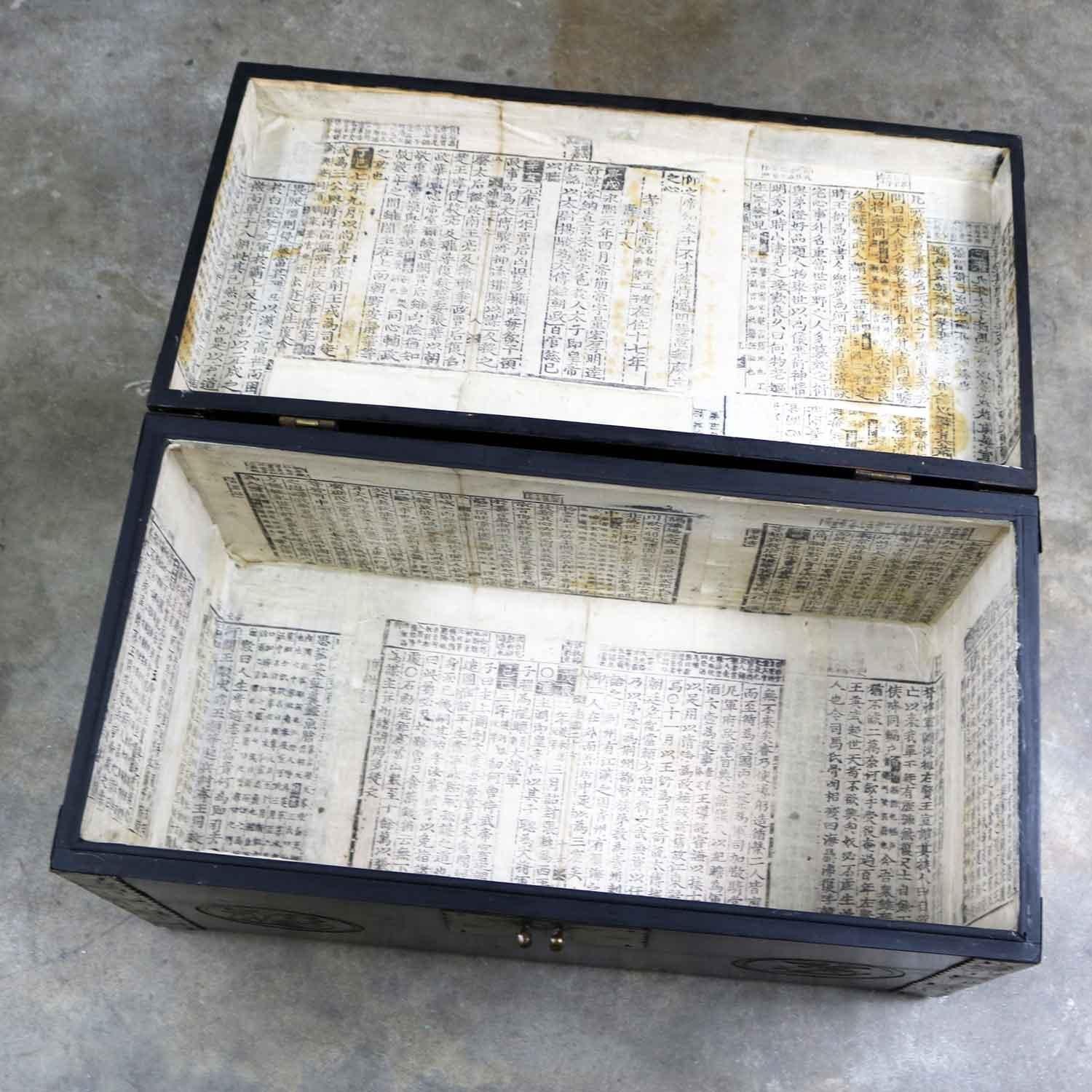 Antiquités coréennes - Coffre ou boîte circa 1920 avec caractères de chance et de longévité en vente 6
