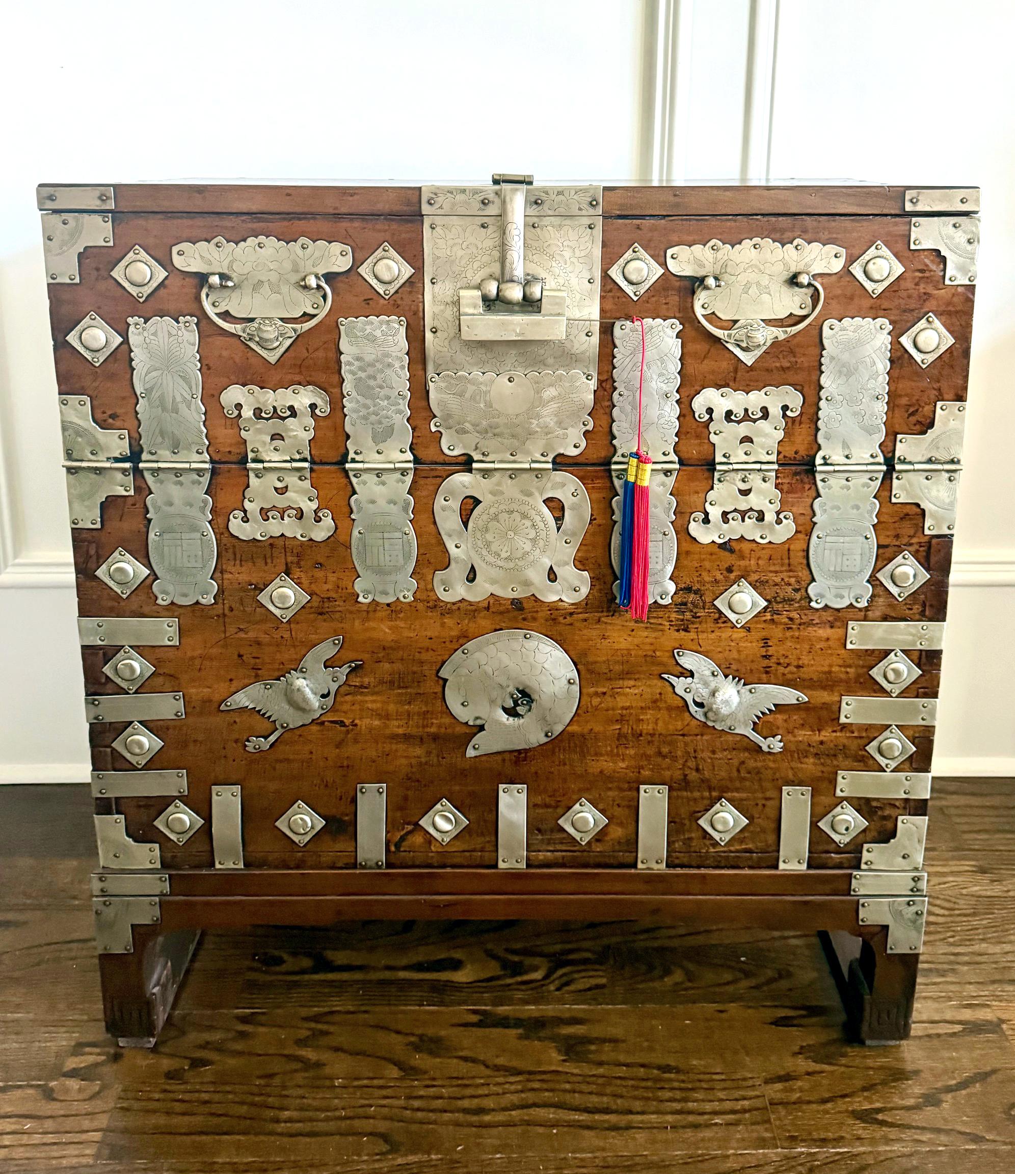 One of the most beautiful Korean Bandajis we have had with original patina circa mid-19th century of late Joseon Dynasty. Purchased in Seoul in 1987 and still retains its original hand-written invoice (dated to 1840s). Essentially a Korean drop