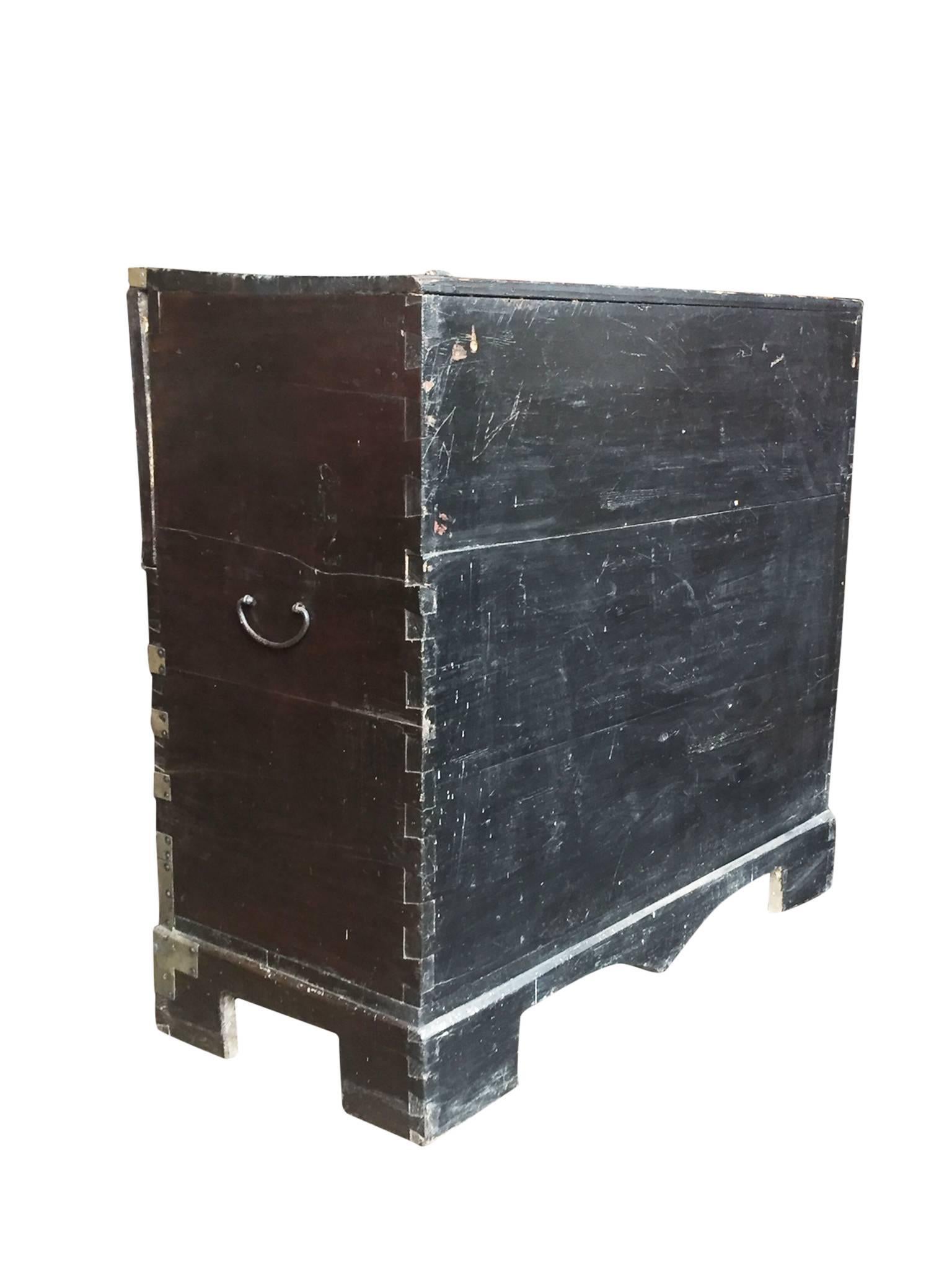 Antique Korean Yew Wood Chest or Bandaji In Good Condition In New York, NY