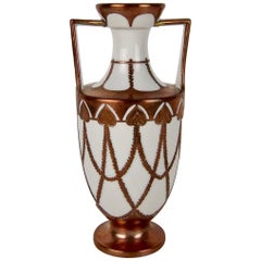 Vase ancien en porcelaine de KPM Berlin avec recouvrement en cuivre Art Nouveau