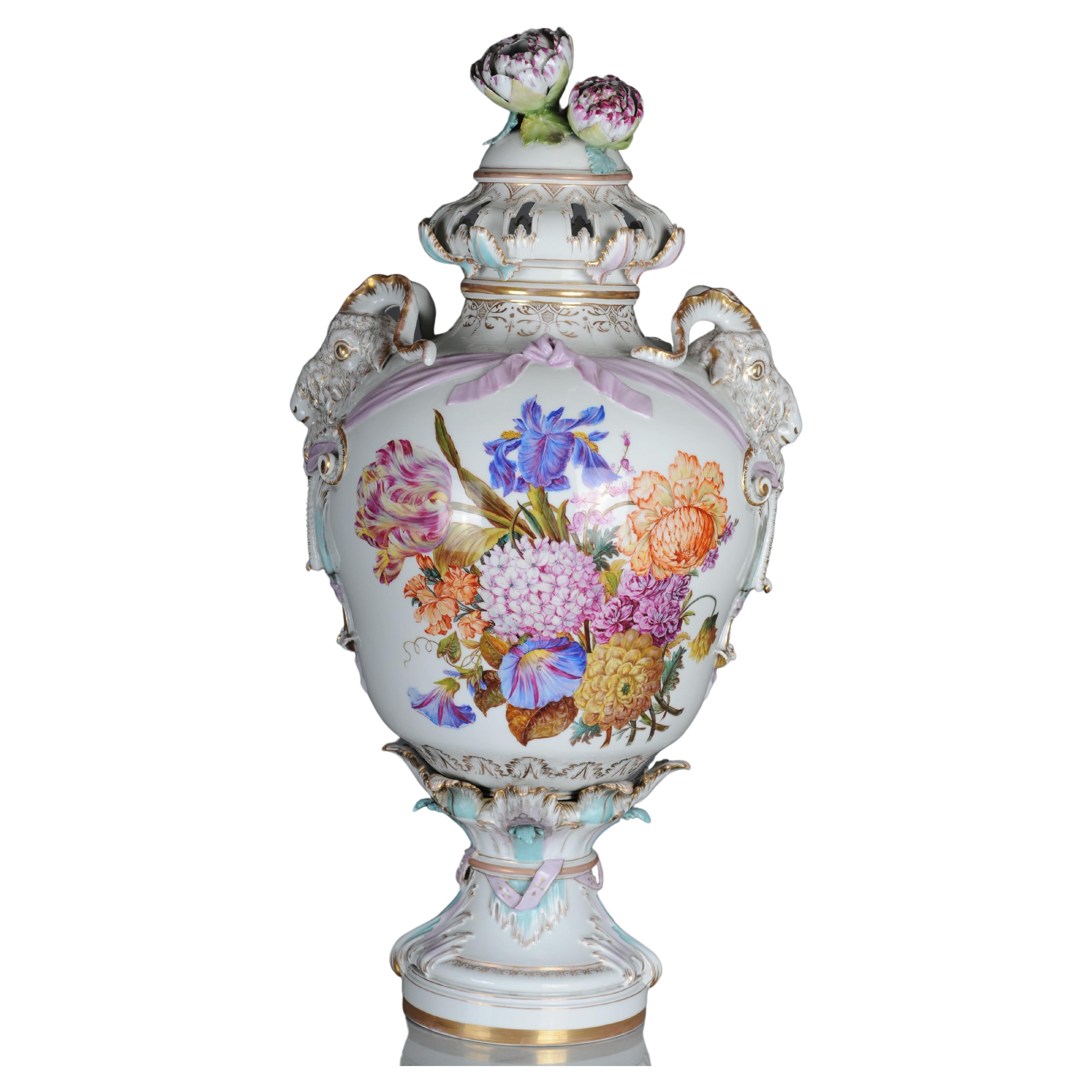 Antique KPM Berlin potpourri vases with Watteau scenes around 1830, 64 cm

Painted on both sides. Rich naturalistic flower painting and hunting scene in an idyllic landscape.

Porcelain, decorated with colors and gold. Bulbous body with plastic ram