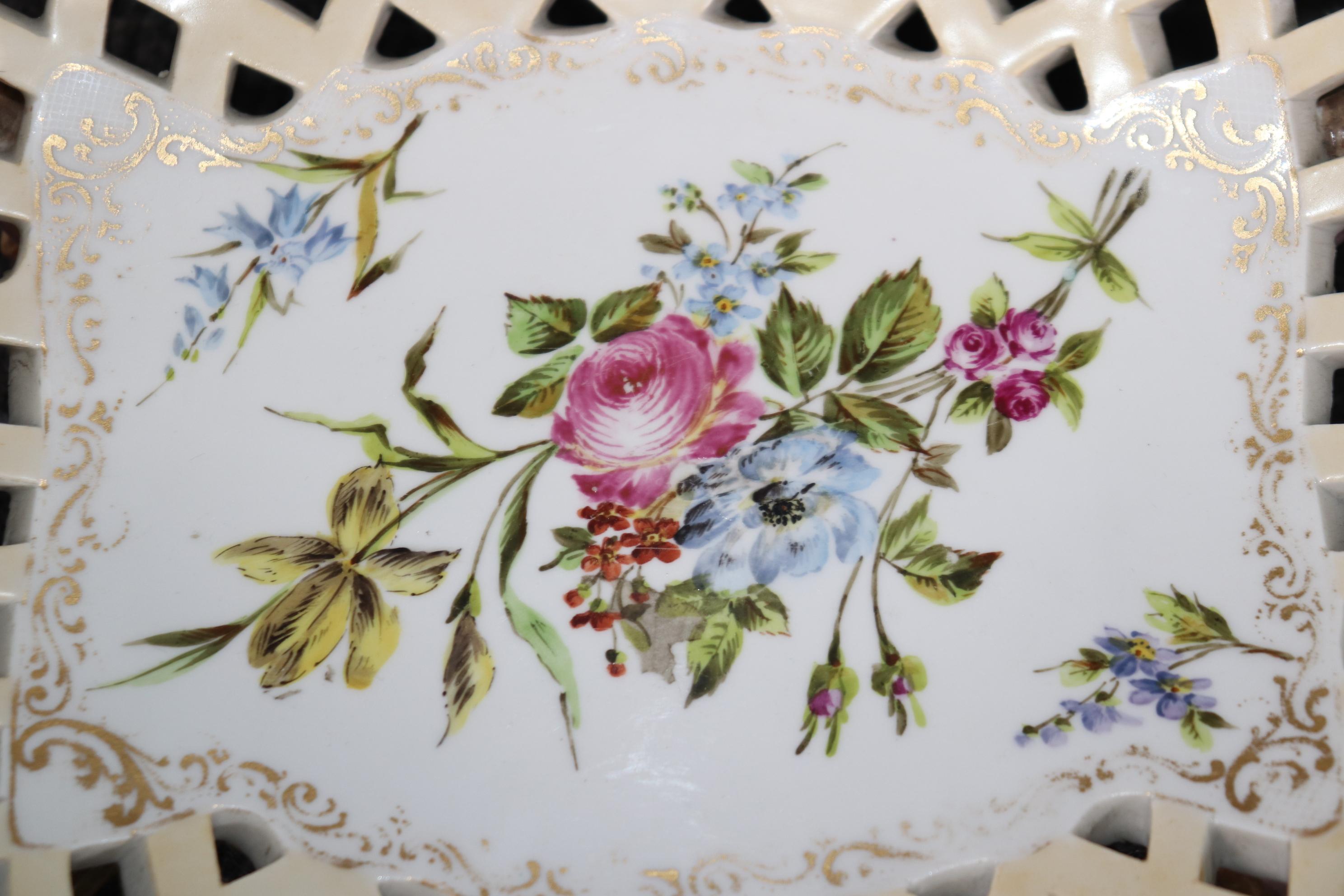 Centro de mesa antiguo KPM Porcelain decorado con flores y rosa en venta 5