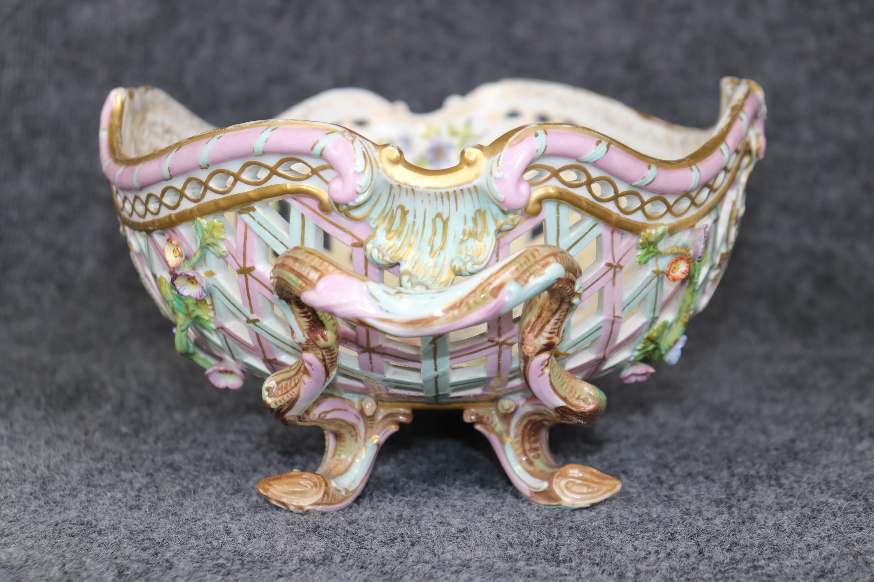 Centro de mesa antiguo KPM Porcelain decorado con flores y rosa Luis XV en venta
