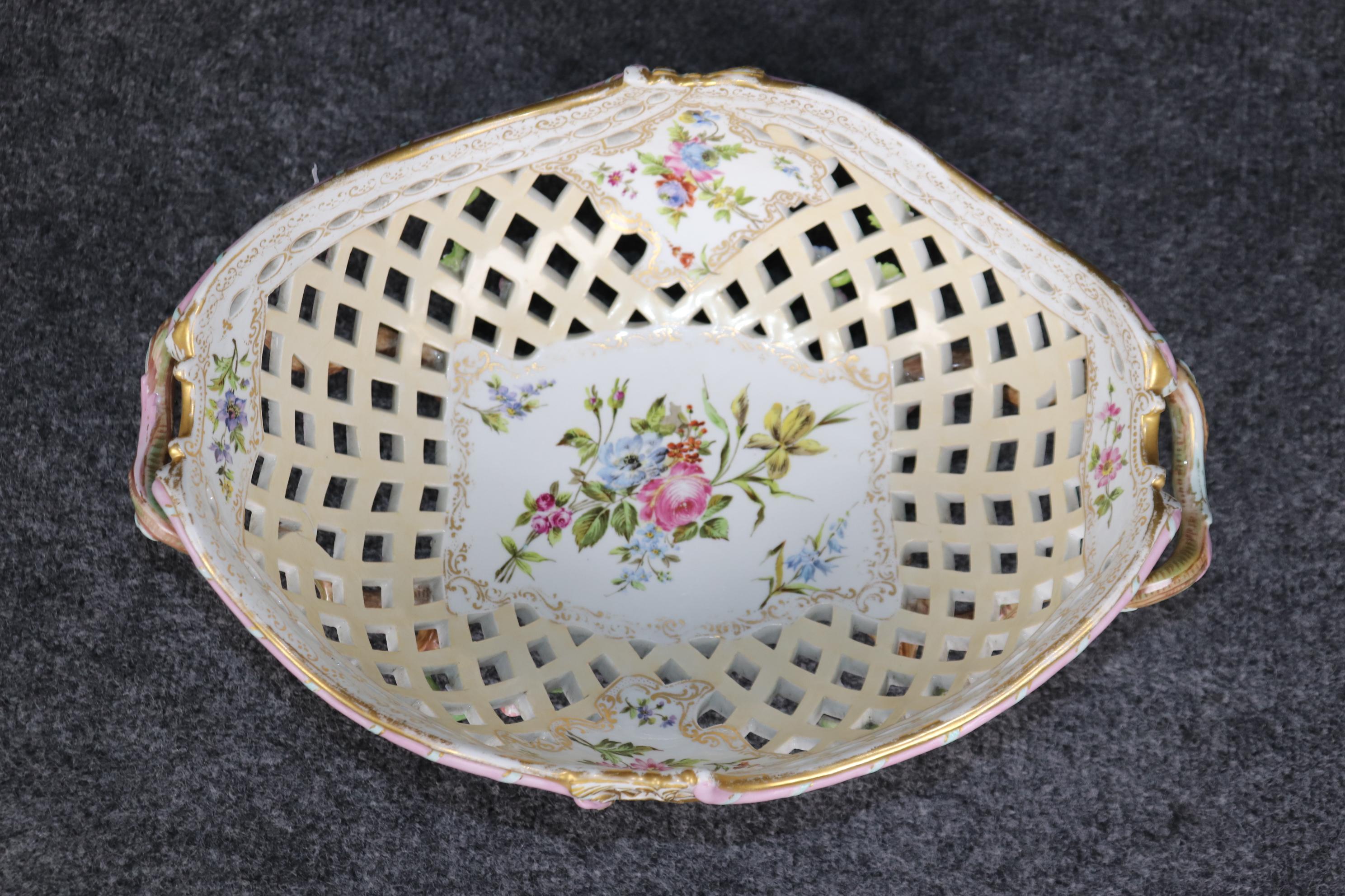 Centro de mesa antiguo KPM Porcelain decorado con flores y rosa en Bueno estado para la venta en Swedesboro, NJ