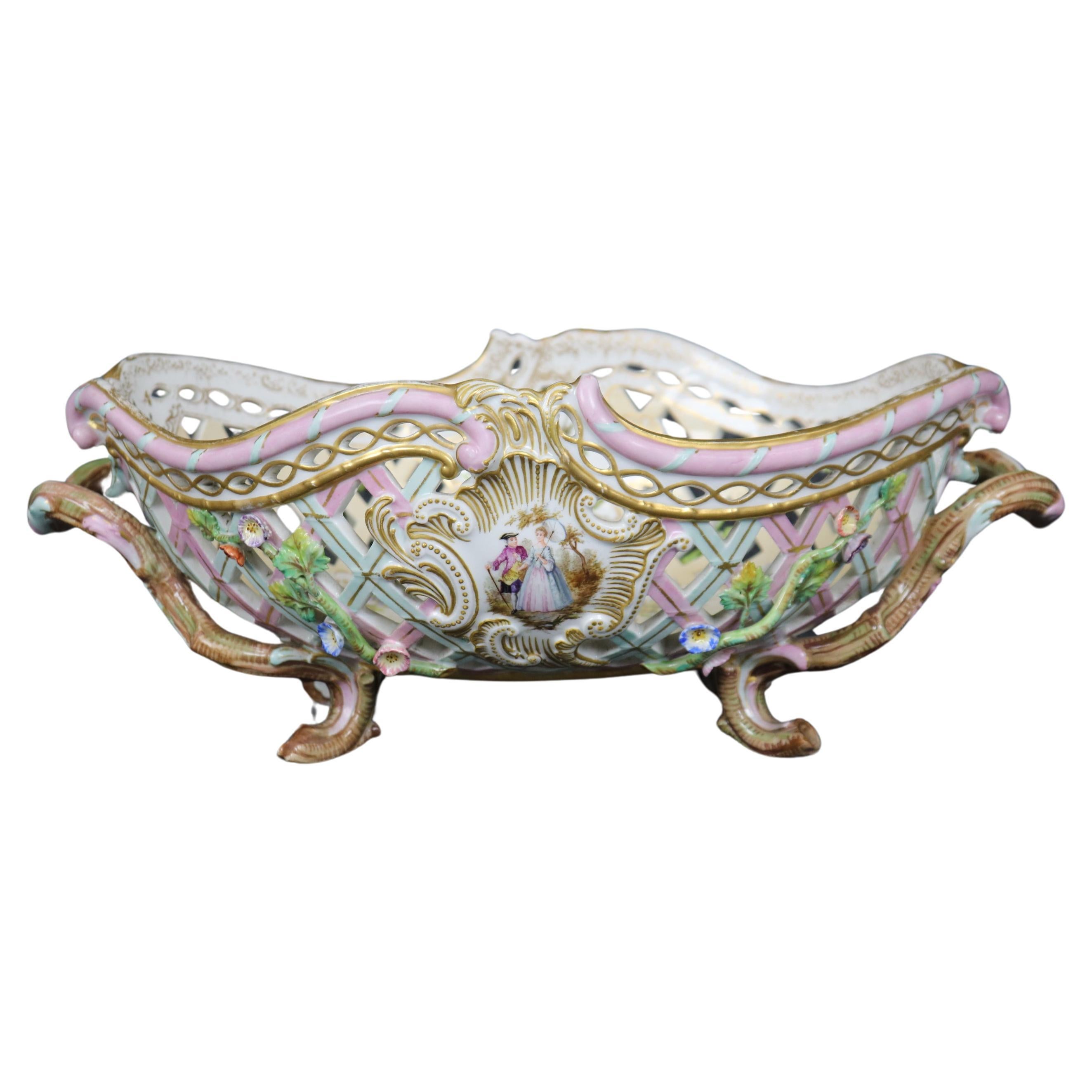 Antico centrotavola in porcellana KPM Porcelain con decorazioni floreali e rosa
