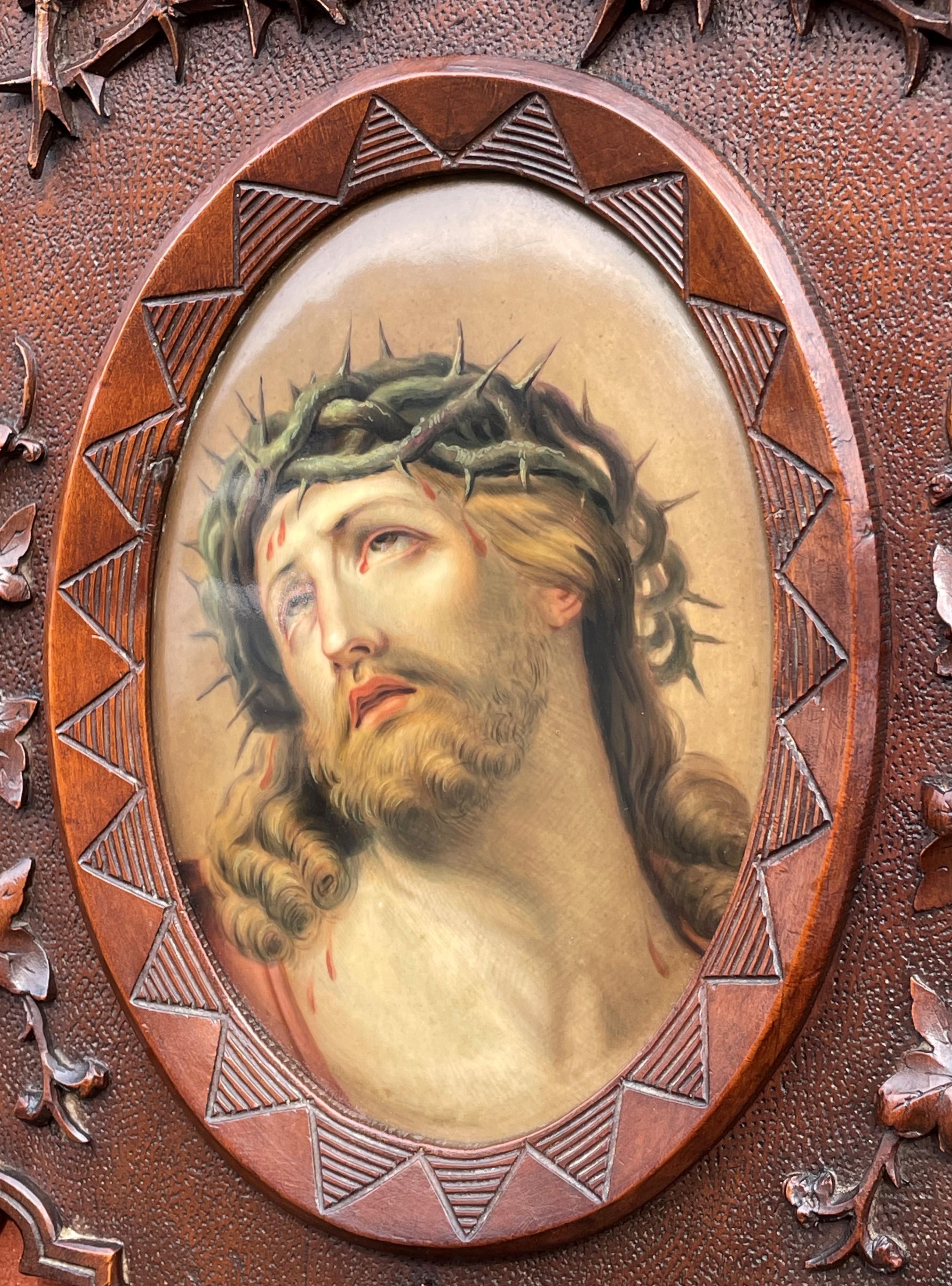 Antique KPM Porcelain Plaque w. Stunning Christ Painting in Carved Nutwood Frame In Excellent Condition In Lisse, NL