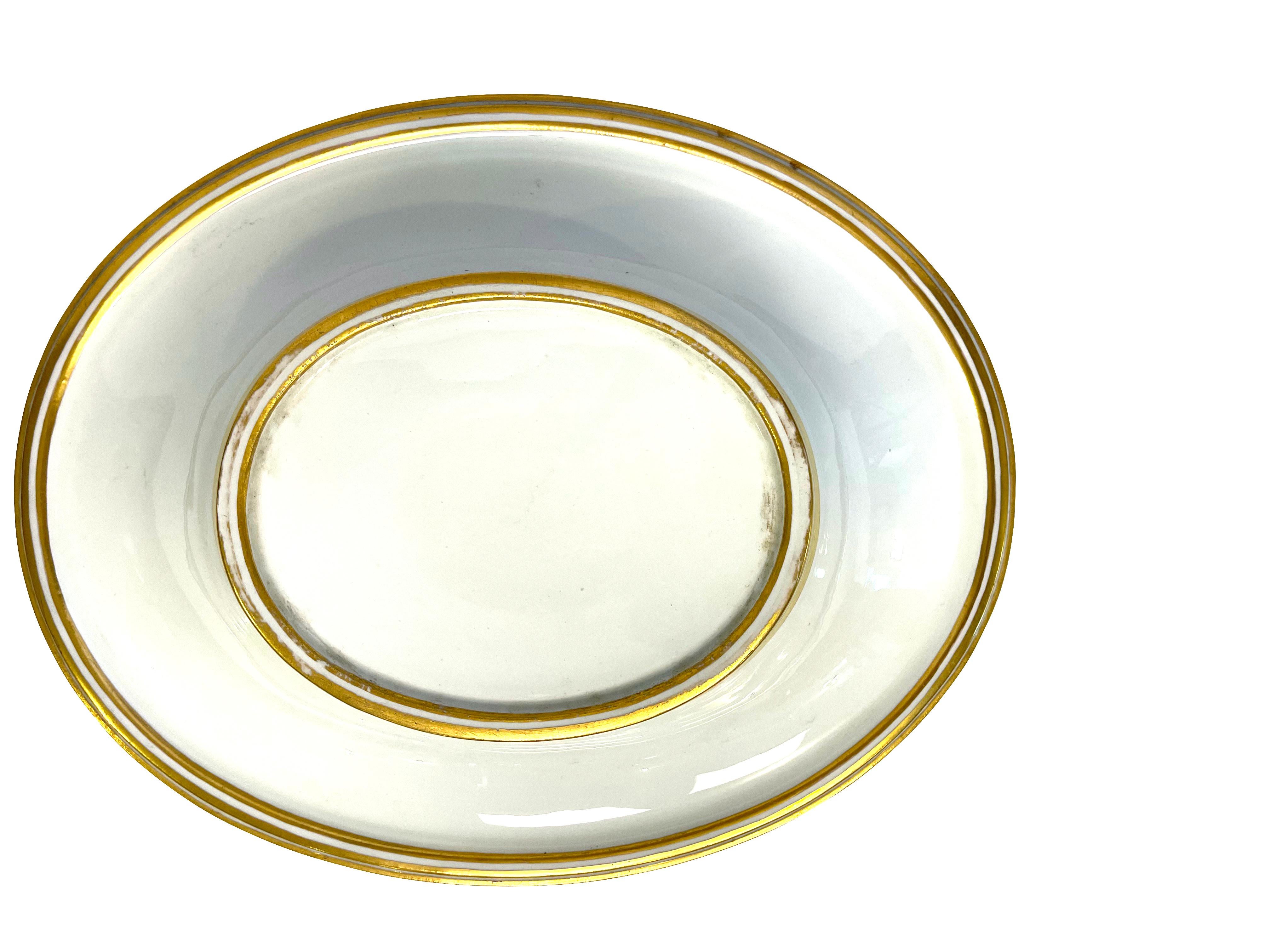 Antiquité - KPM Royal Berlin Porcelain Neoclassical White Centerpiece Bowl on Stand en vente 3