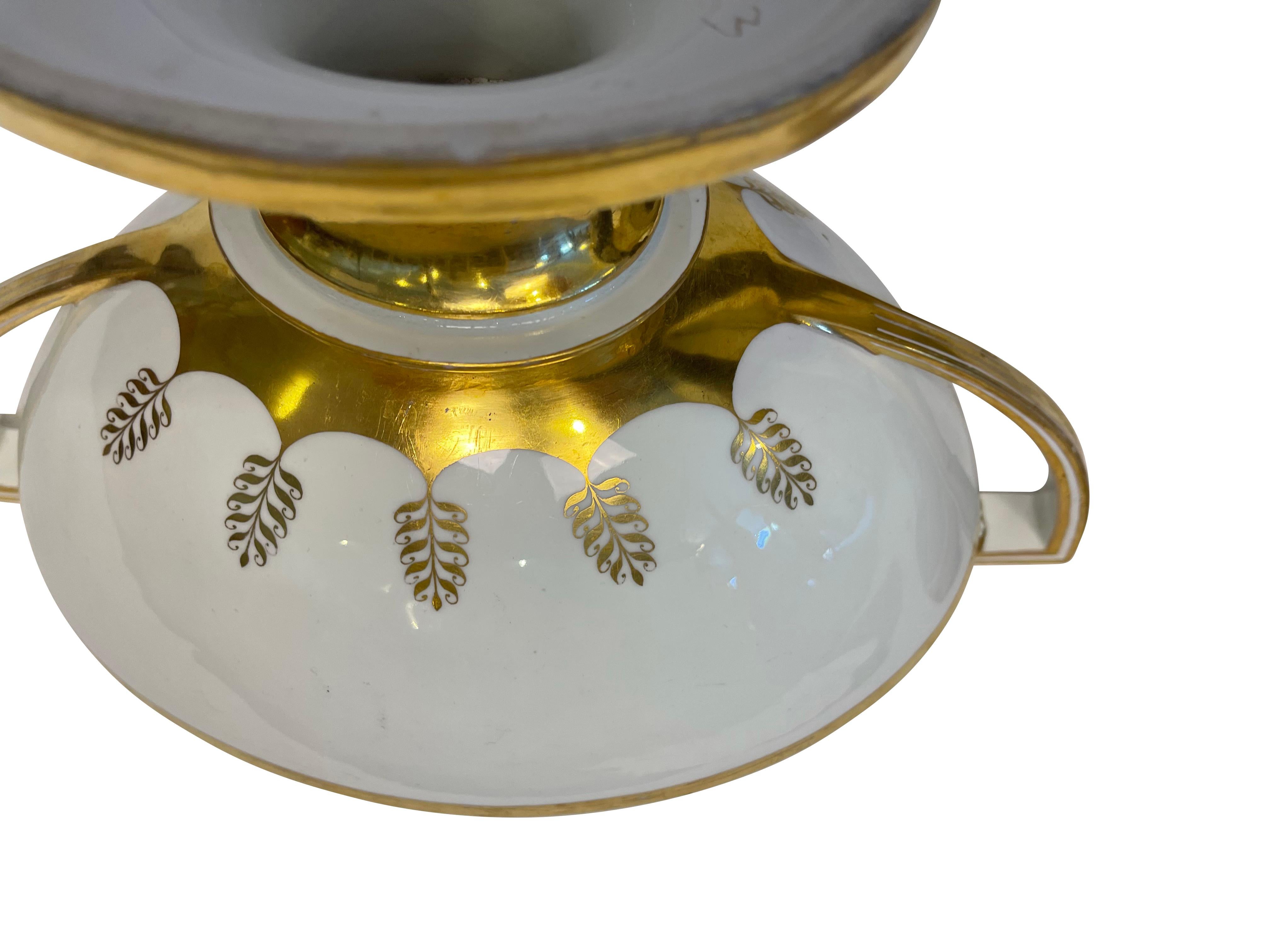 Doré Antiquité - KPM Royal Berlin Porcelain Neoclassical White Centerpiece Bowl on Stand en vente