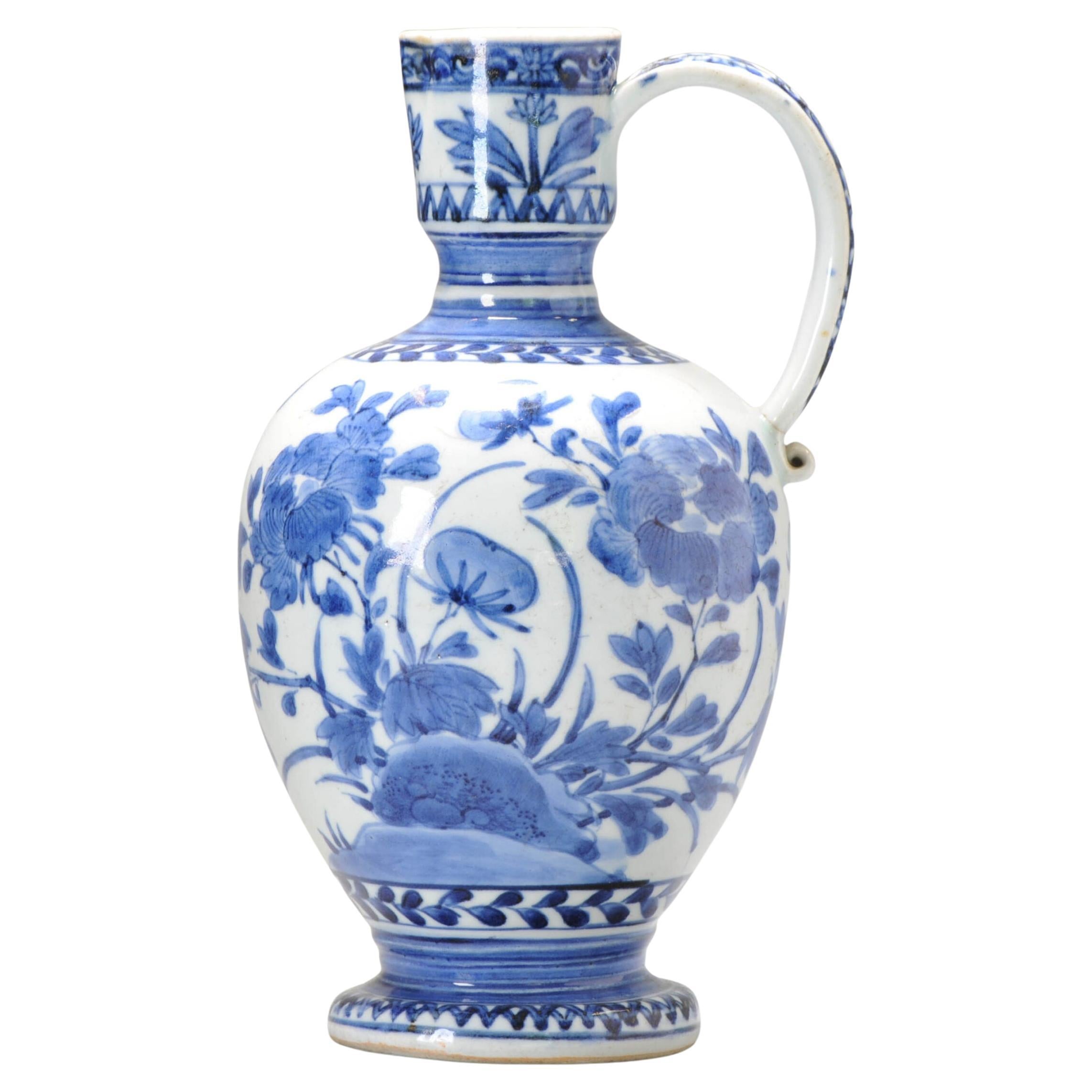Antica brocca di porcellana giapponese Kraak del periodo Edo con fiori Arita, 1680-1690