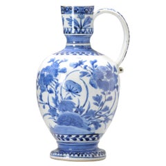 Antique Kraak Edo Period Japanese Porcelain Ewer with Flowers Arita, 1680-1690