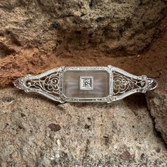 Spilla antica Krementz in oro 14k e platino con vetro canforato e diamanti in filigrana