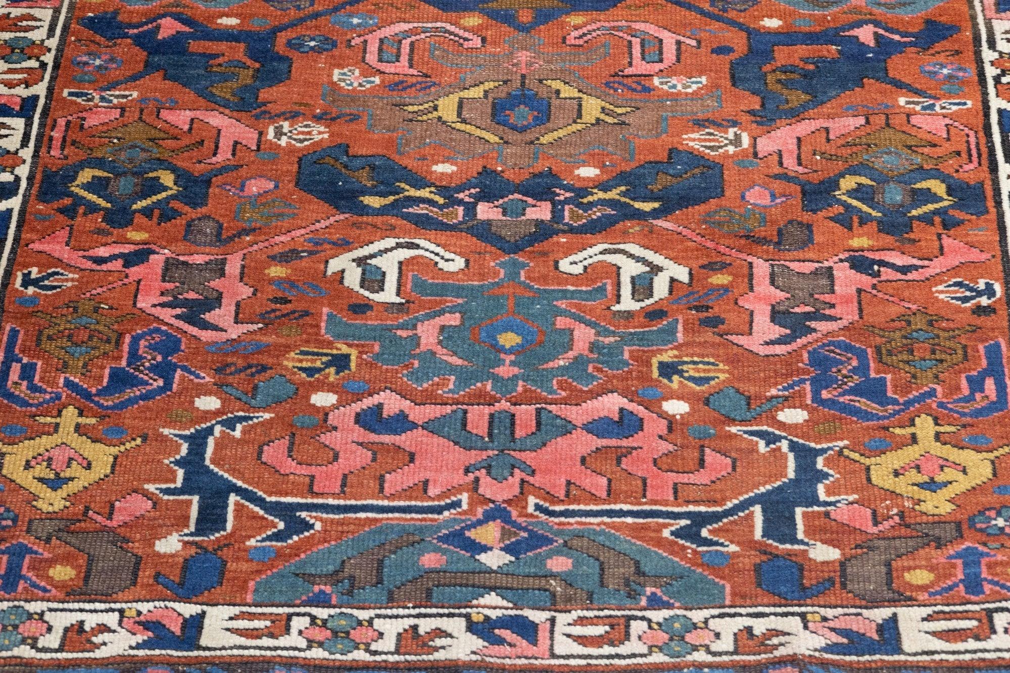 Antiker Kuba Bijov-Teppich 3'10'' x 5'3'' im Zustand „Gut“ im Angebot in New York, NY