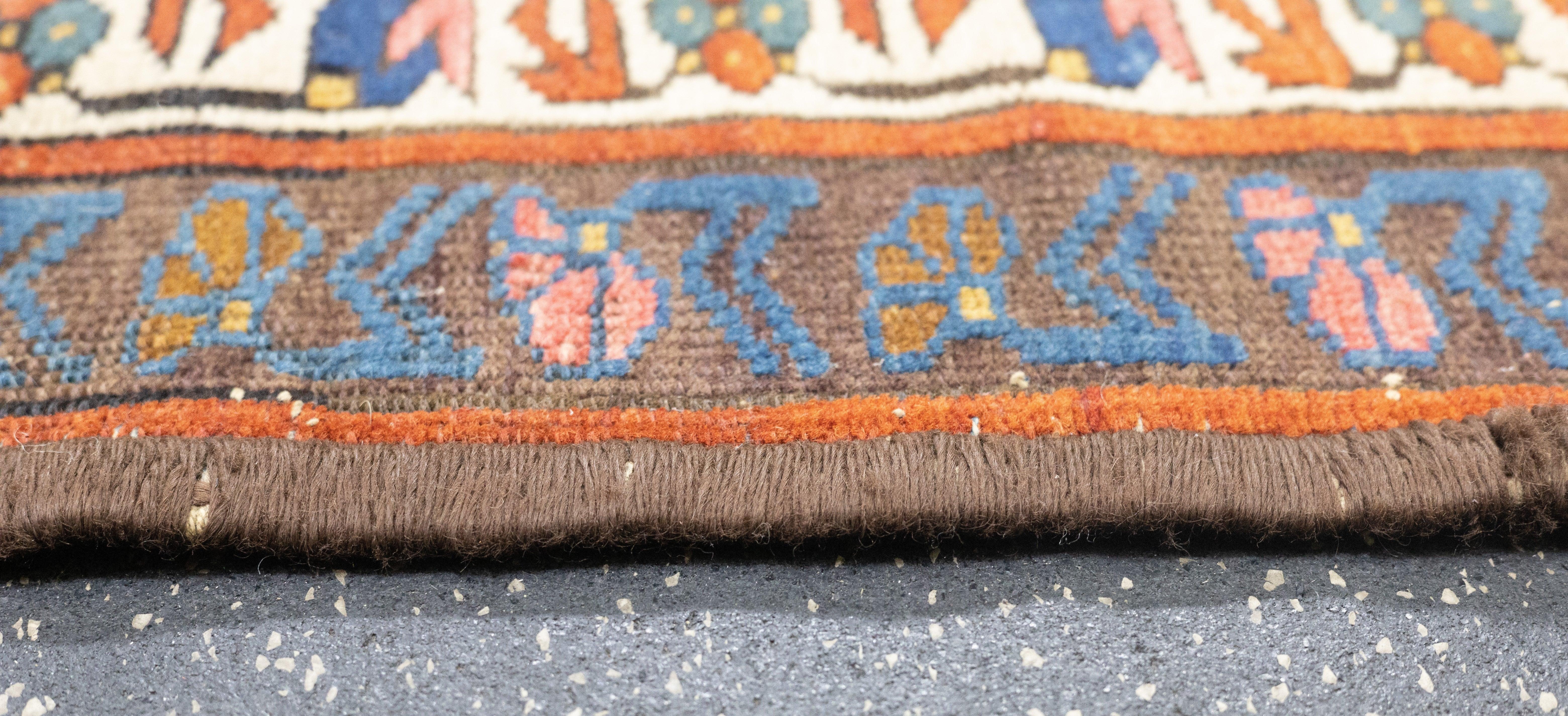 Antiker Kuba Bijov-Teppich 3'10'' x 5'3'' (19. Jahrhundert) im Angebot