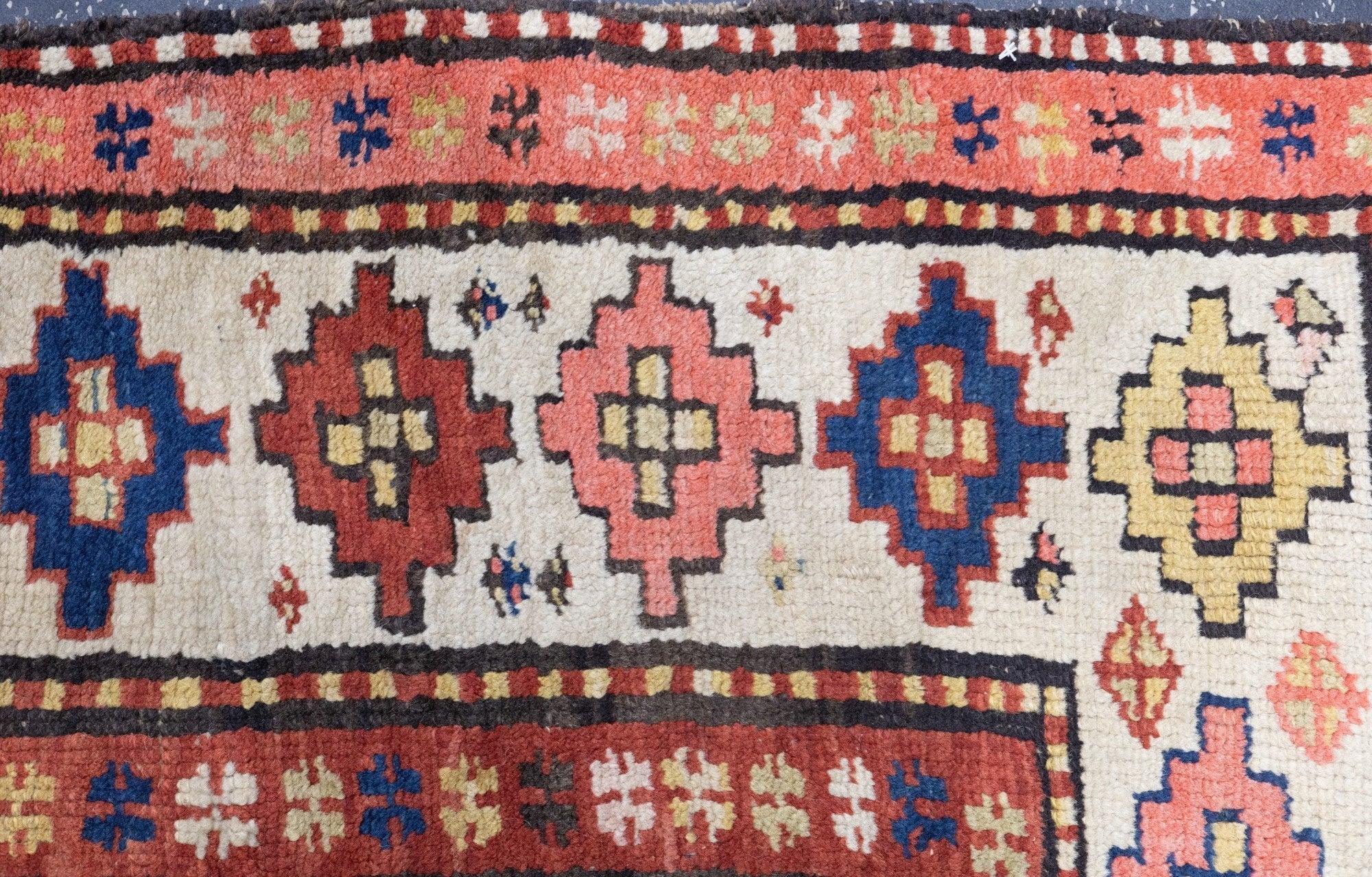 Tapis Kuba ancien 3'11'' x 6'11'' en vente 4