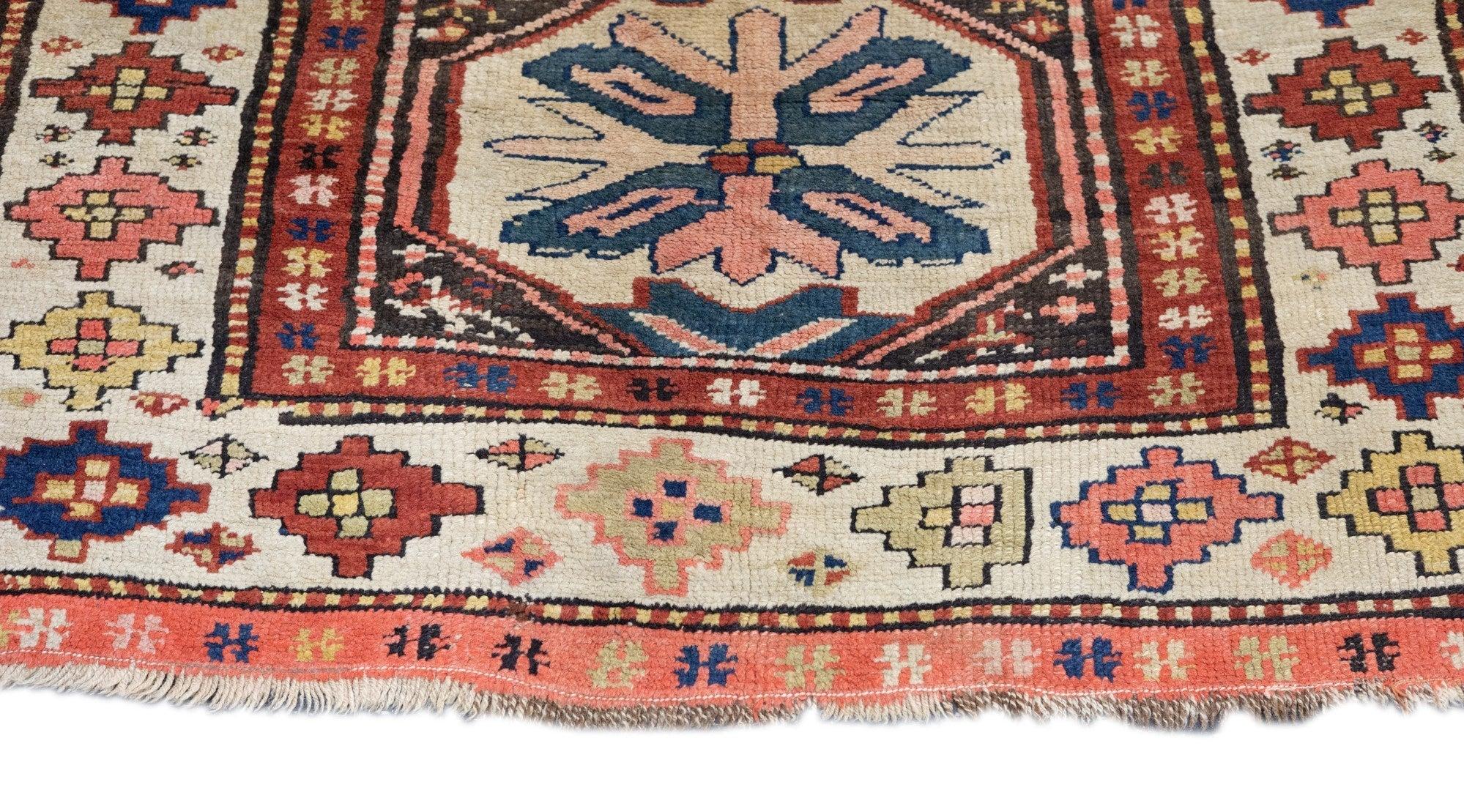 Noué à la main Tapis Kuba ancien 3'11'' x 6'11'' en vente