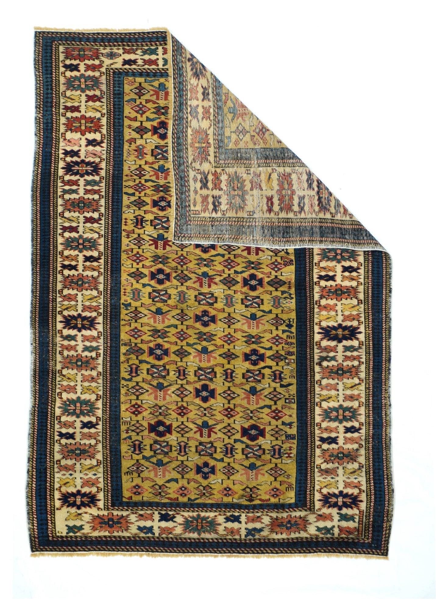 Tapis Kuba antique 3'2'' x 4'7''. Les Turcs azéris habitent la région de Kuba, dans le centre-ouest du Caucase caspien, et tissent une grande variété de tapis géométriques, de chemins de table, de longs tapis et de niches (pièces de prière), dans