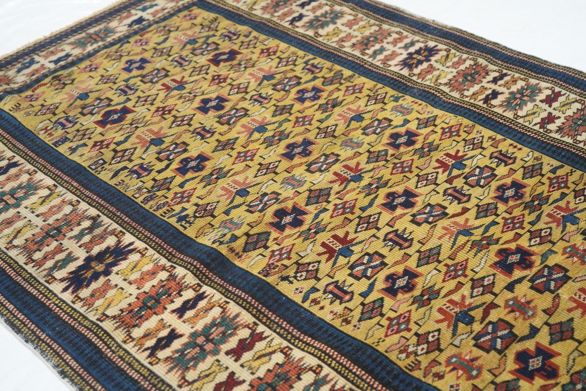 Tapis Kuba ancien de 3'2'' x 4'7'' Bon état - En vente à New York, NY