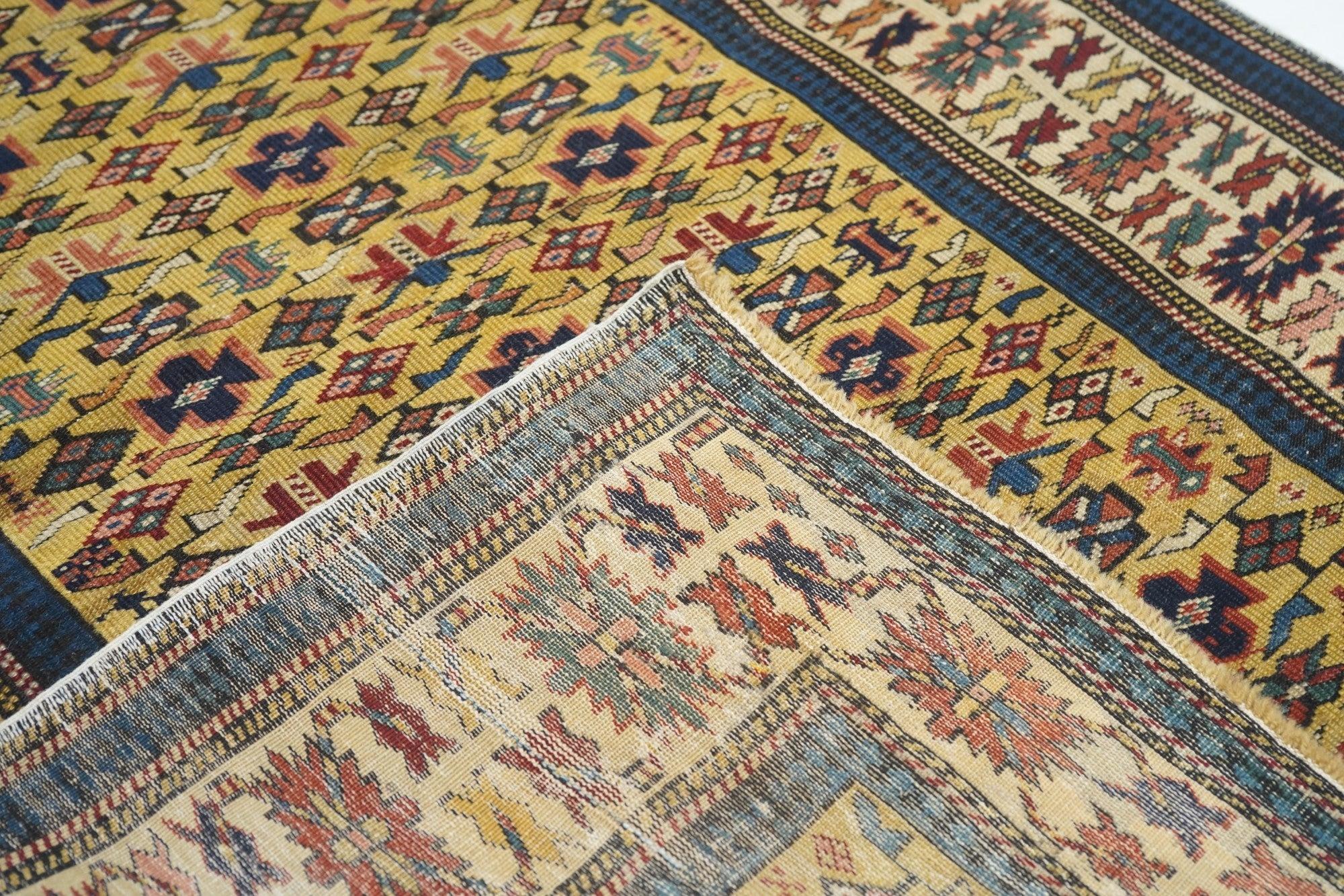 Tapis Kuba ancien de 3'2'' x 4'7'' en vente 1