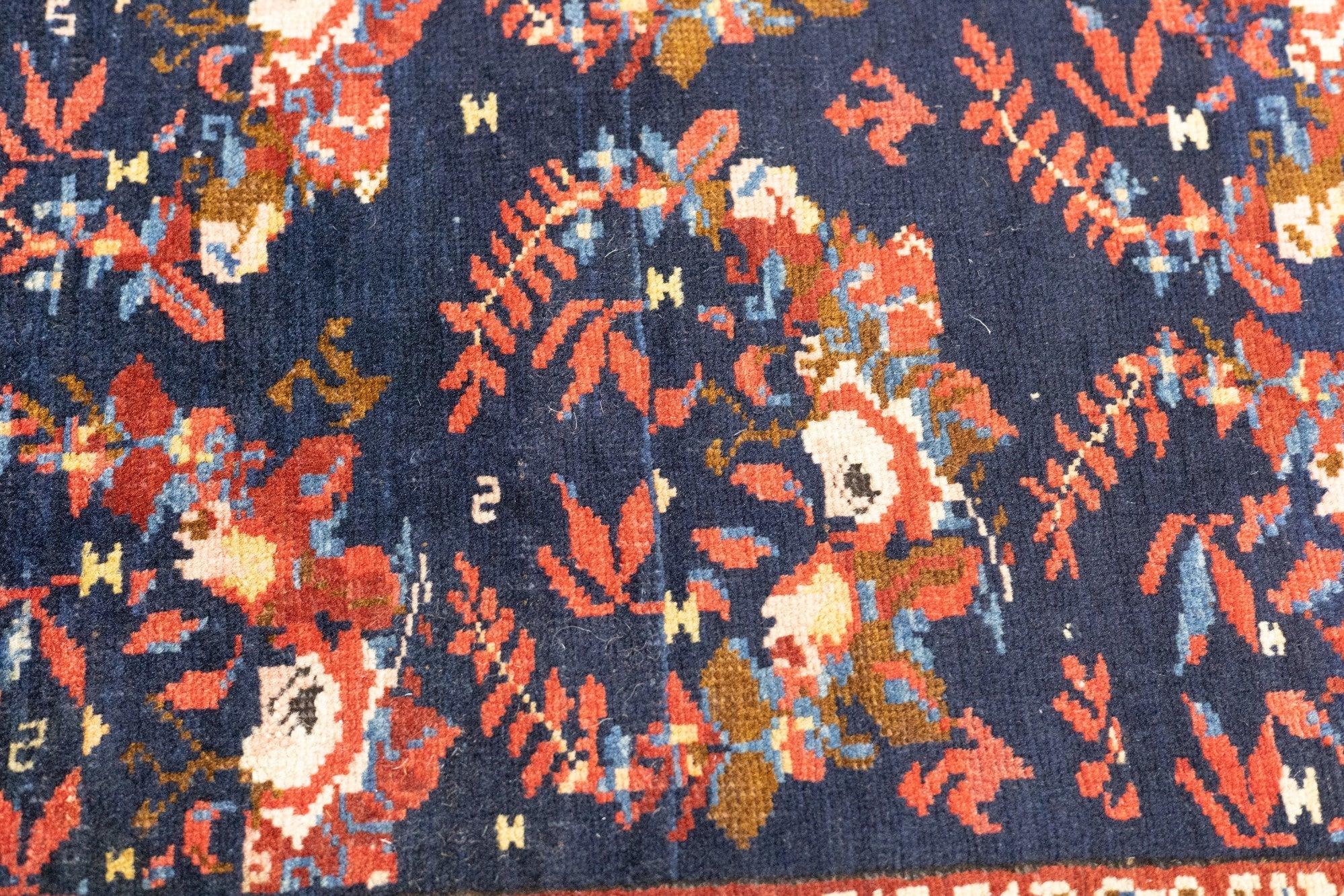 Tapis Kuba ancien de 3'2'' x 4'9'' cm en vente 3