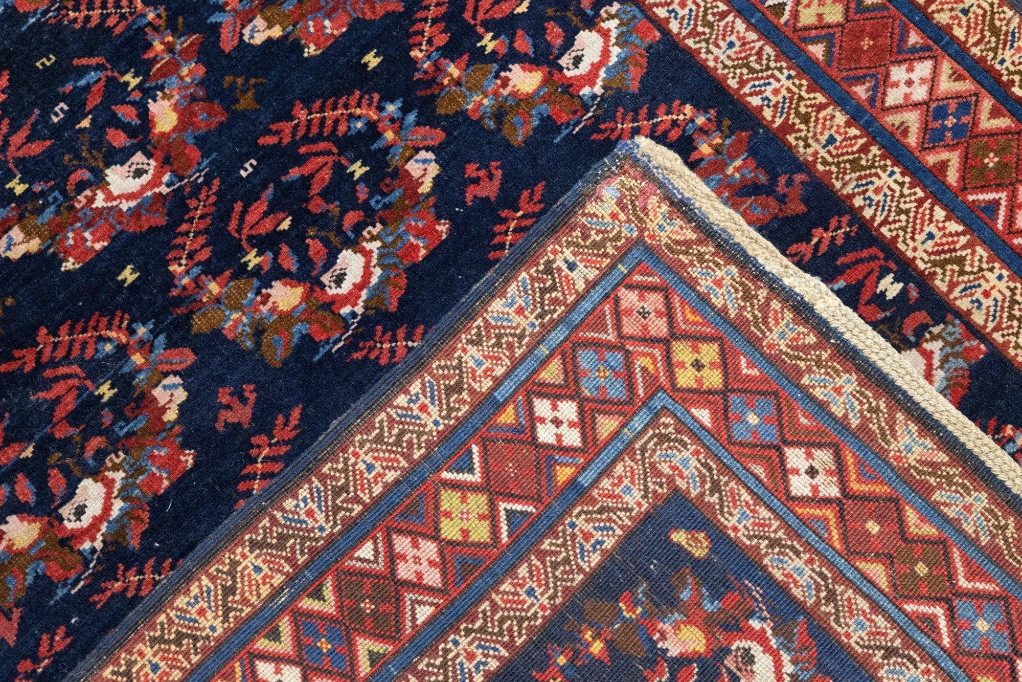 Tapis Kuba ancien de 3'2'' x 4'9'' cm en vente 6