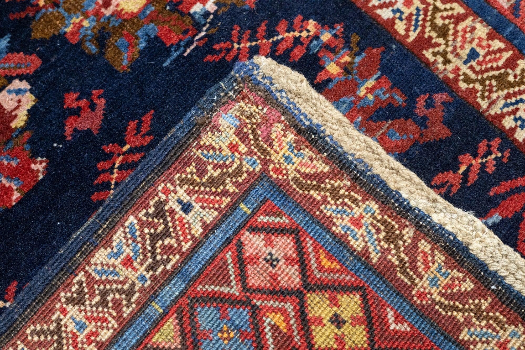 Tapis Kuba ancien de 3'2'' x 4'9'' cm en vente 7
