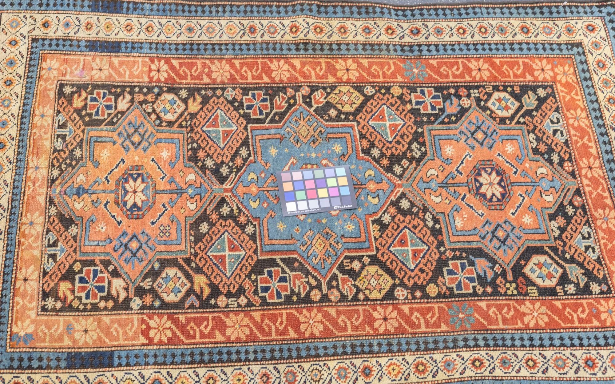 Laine Tapis Kuba ancien de 3'2'' x 4'9'' cm en vente