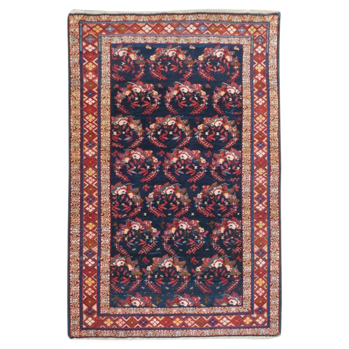 Tapis Kuba ancien de 3'2'' x 4'9'' cm en vente