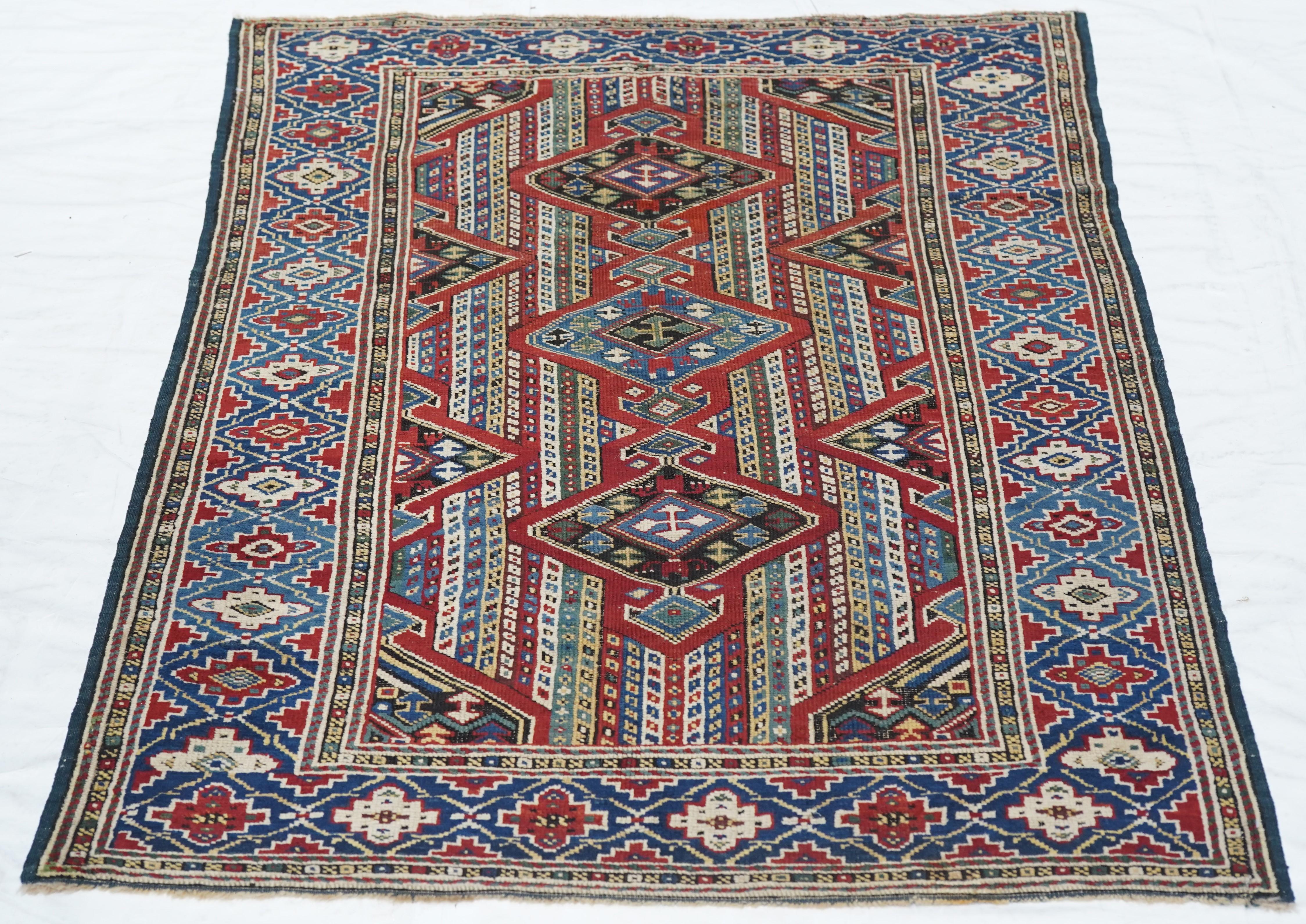 Tapis Kuba ancien de 3'3'' x 4'6'' cm en vente 2