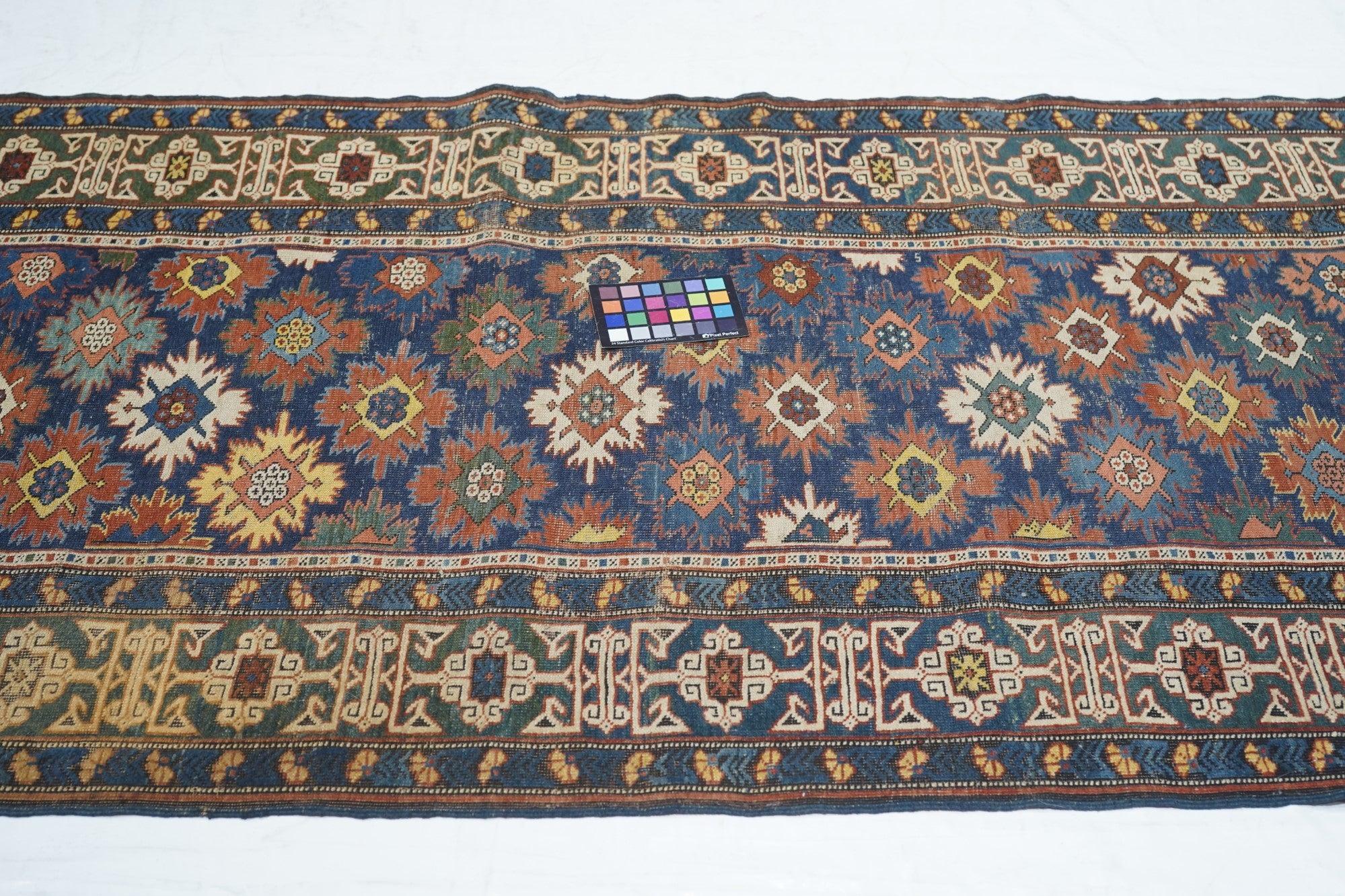 20ième siècle Tapis Kuba ancien de 3'4'' x 11'10'' en vente