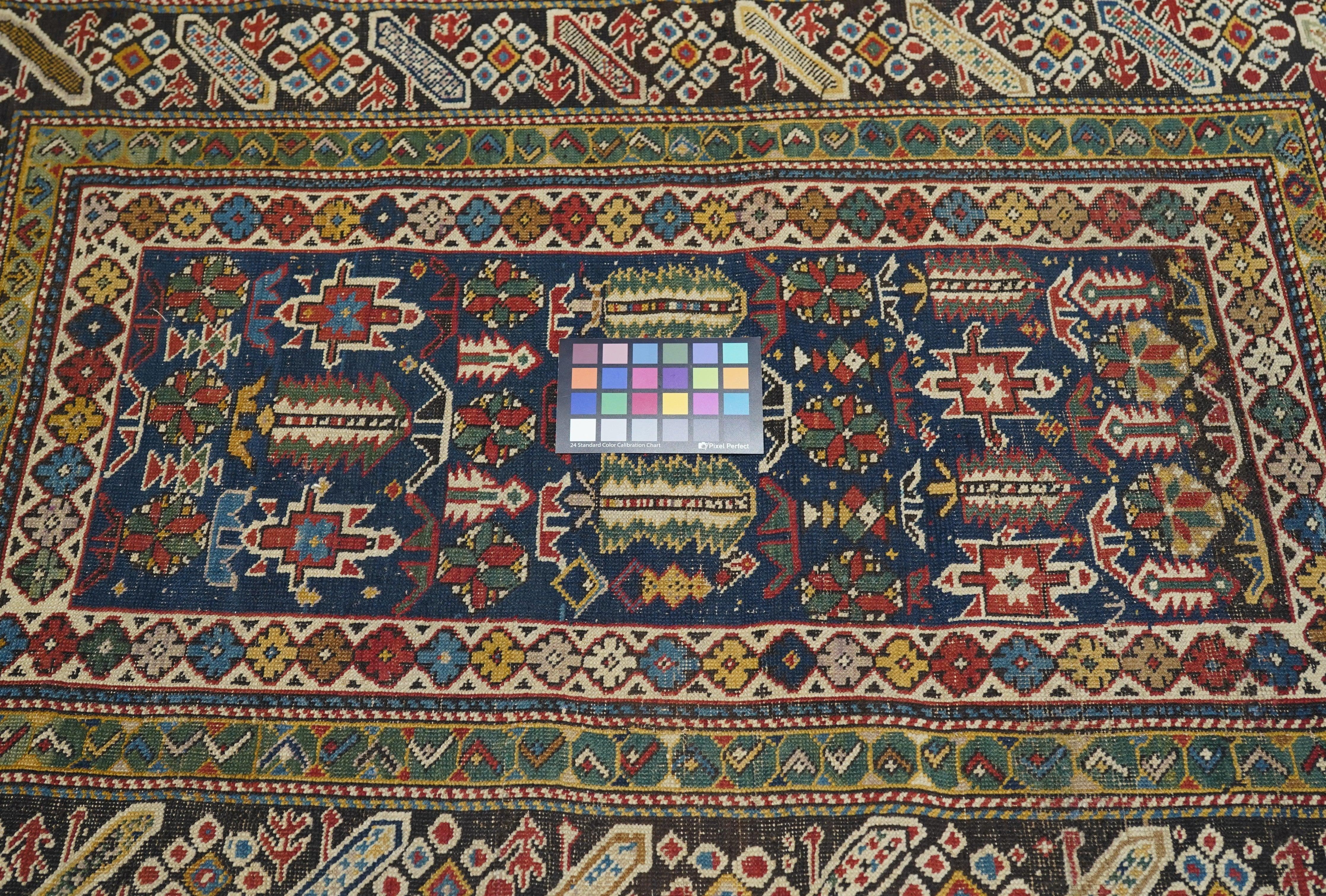 Noué à la main Tapis Kuba ancien 3'4'' x 4'8'' en vente