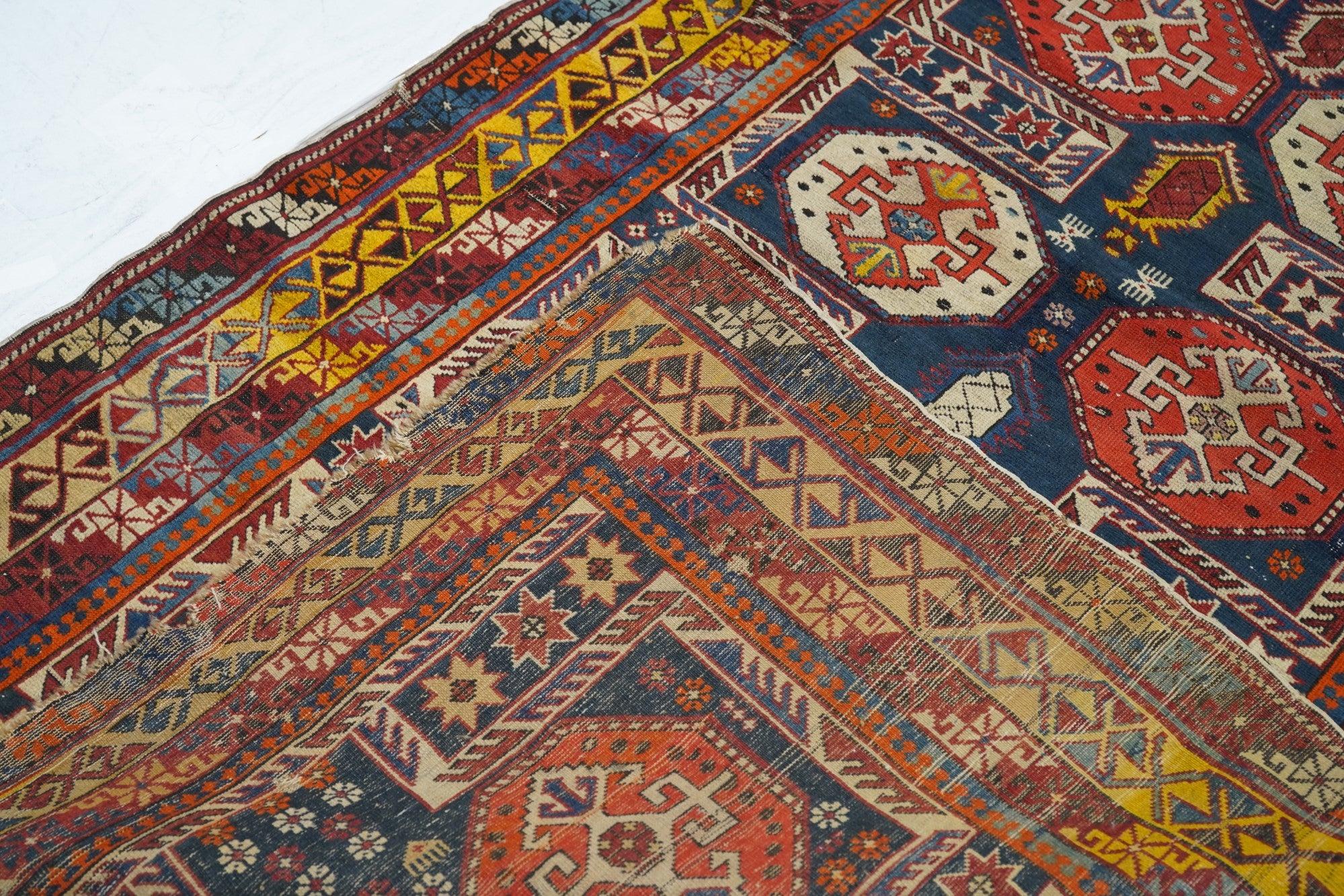 Tapis Kuba ancien 3'9'' x 6'3'' en vente 1