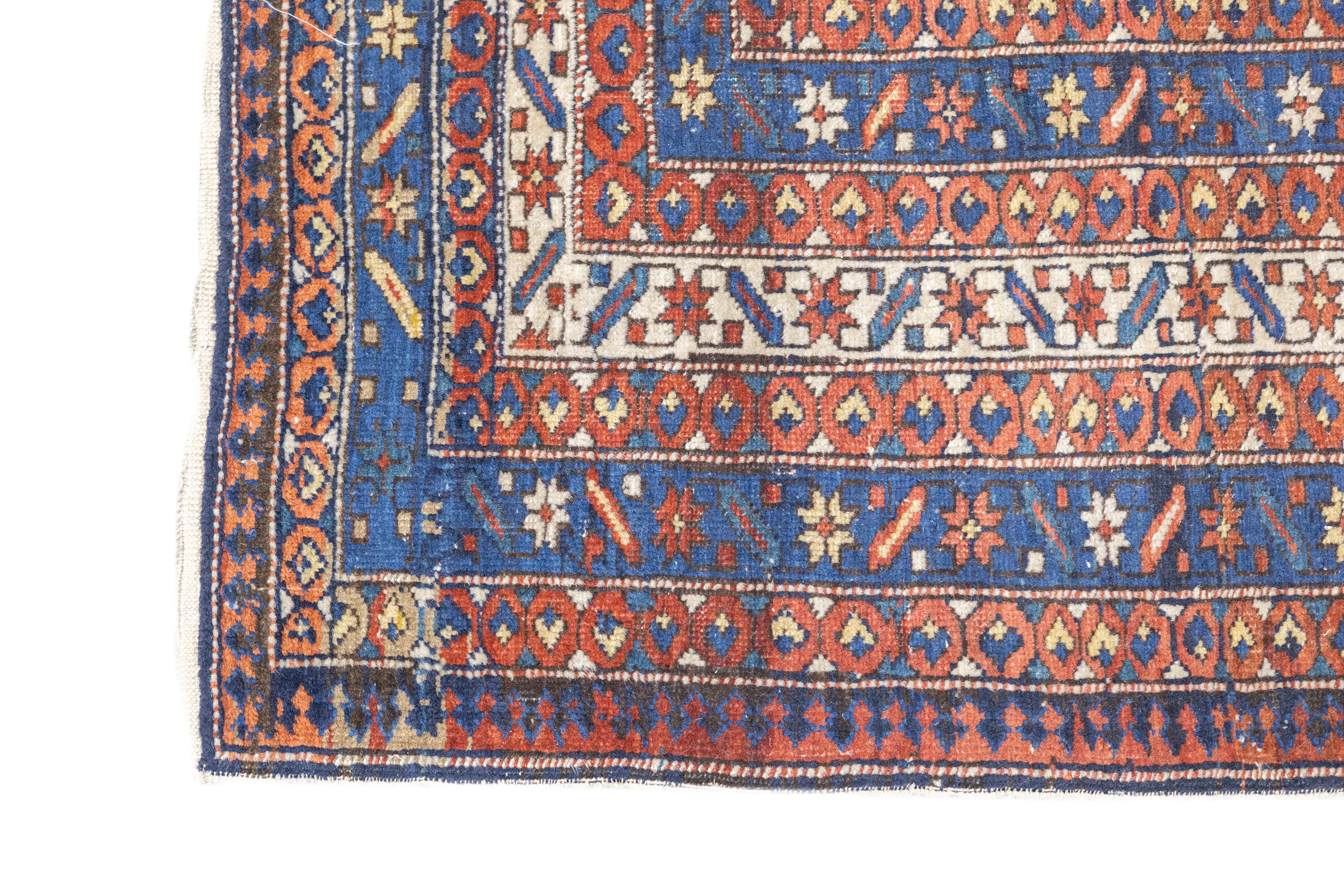 Tapis Kuba ancien 4'1'' x 5'9'' en vente 2