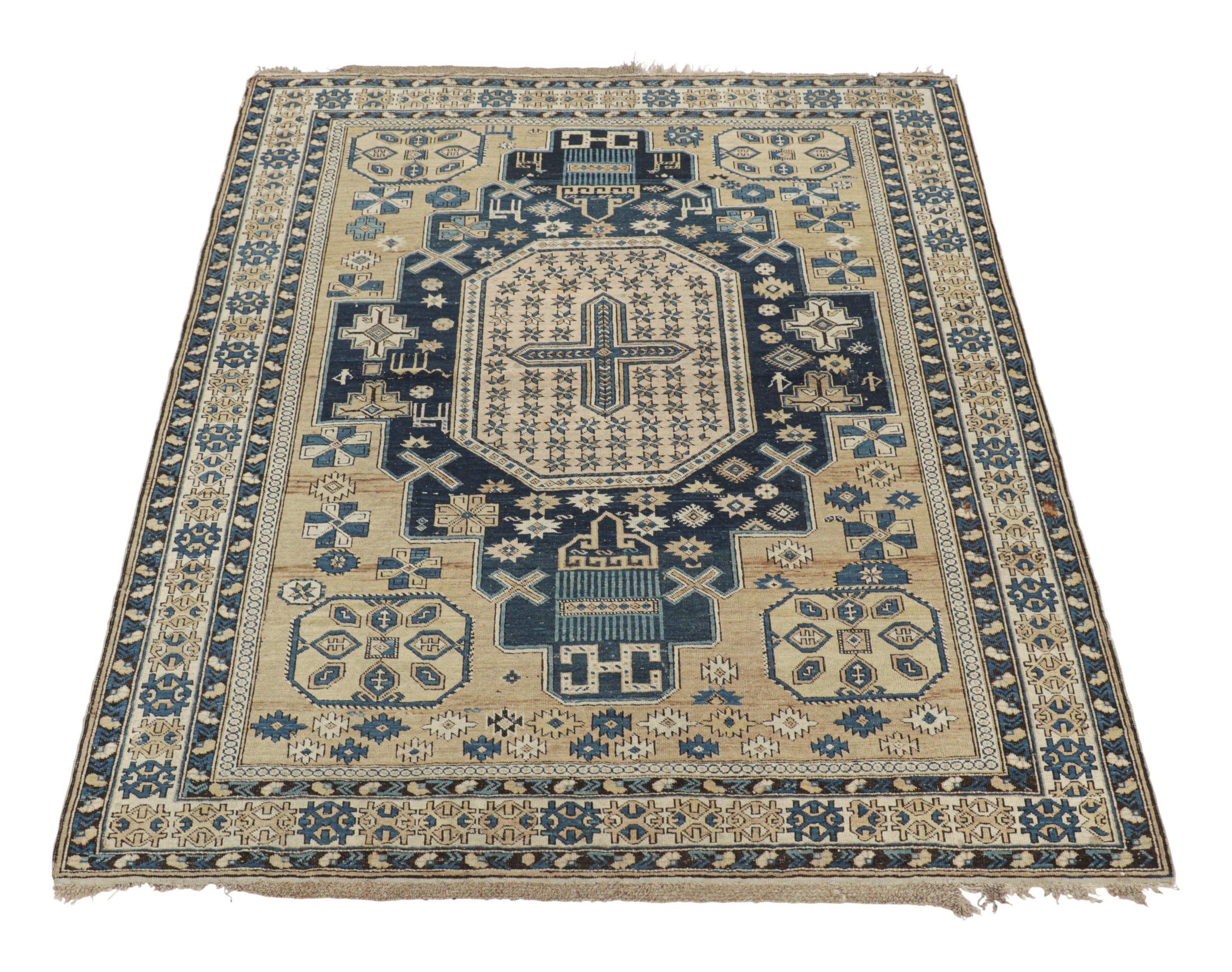 Tappeto antico Kuba beige-marrone oro e blu con motivo a medaglione di Rug & Kilim In condizioni buone in vendita a Long Island City, NY