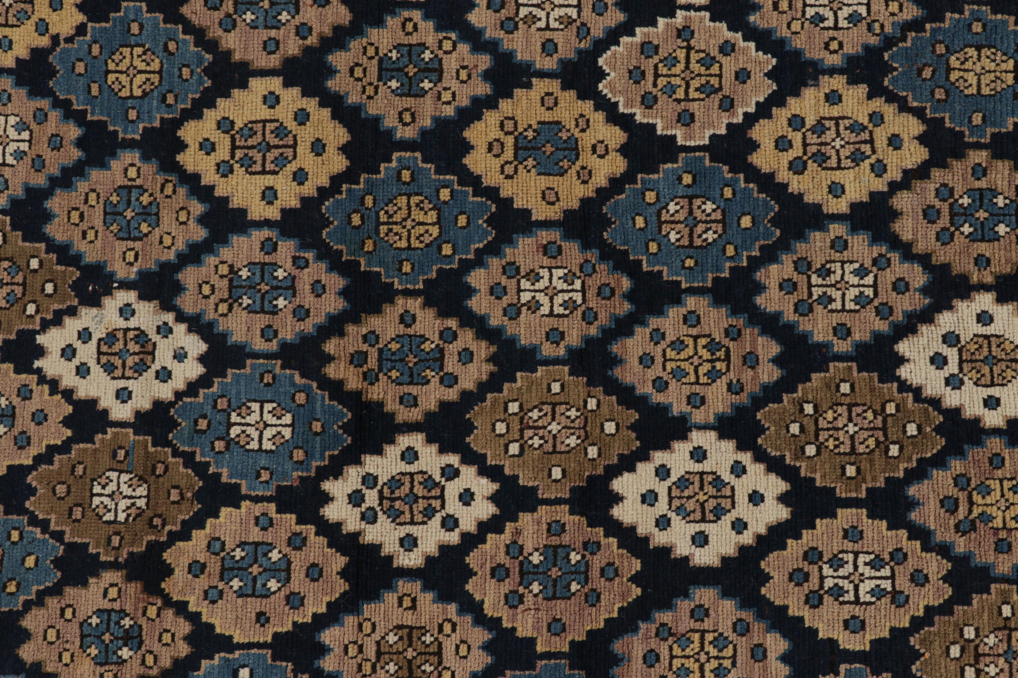 Antiker Kuba-Teppich in Blau und Beige-Braun mit geometrischen Medaillons - Rug & Kilim (Frühes 20. Jahrhundert) im Angebot