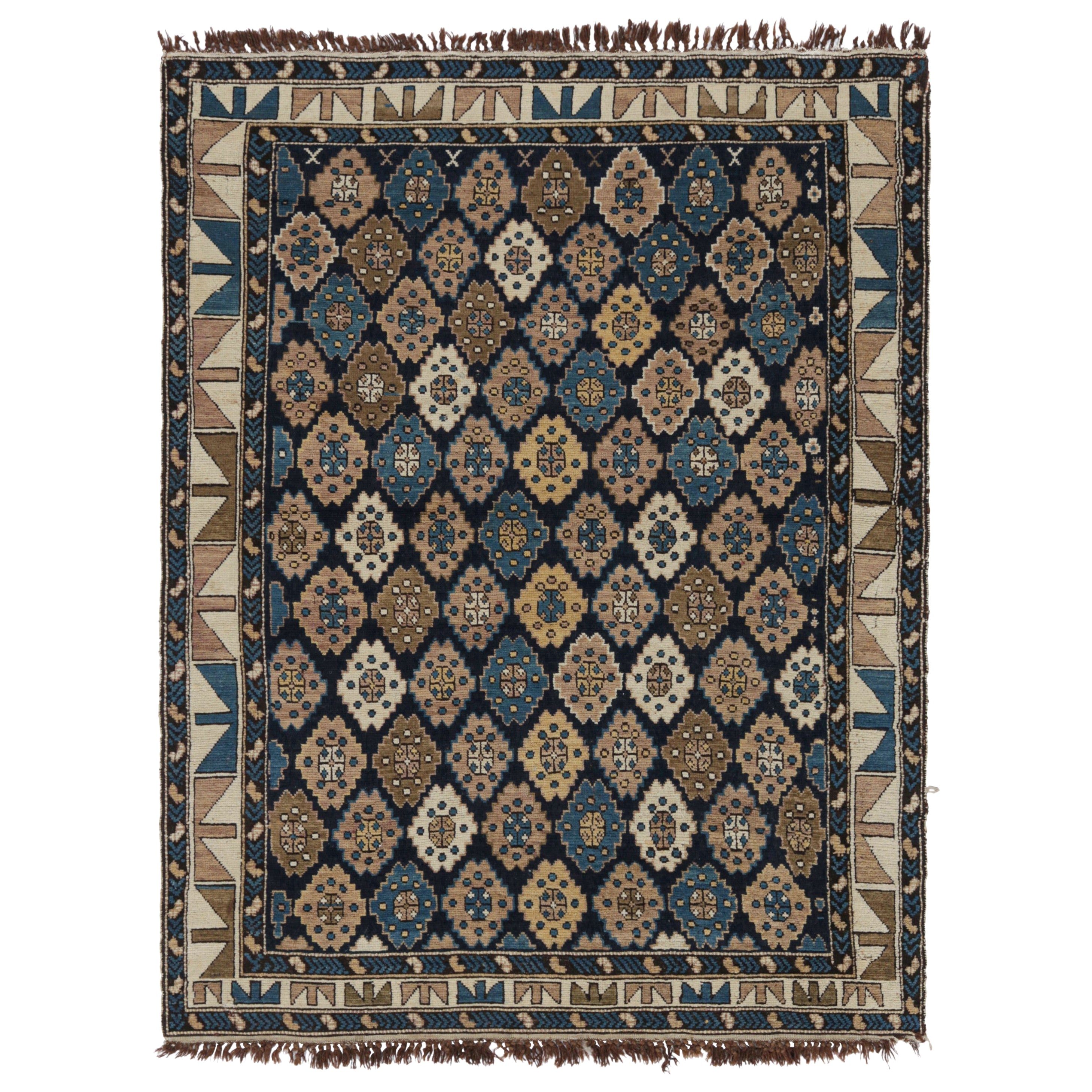 Antiker Kuba-Teppich in Blau und Beige-Braun mit geometrischen Medaillons - Rug & Kilim im Angebot