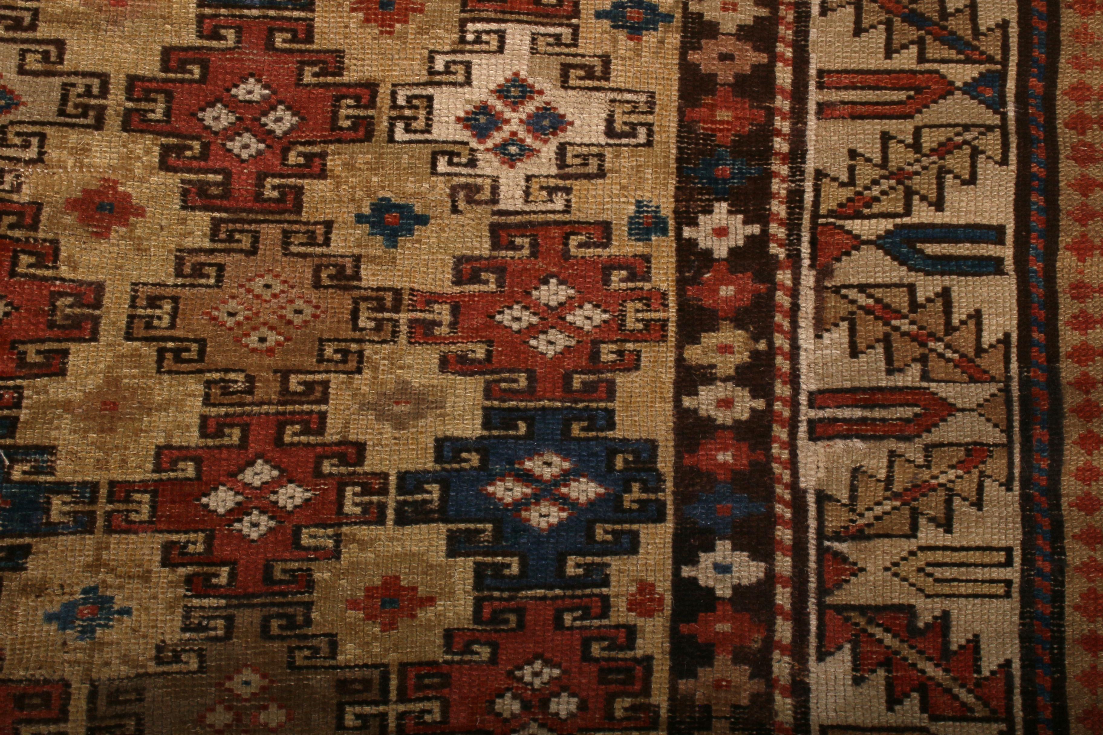 Antiker antiker Kuba-Teppich Transitional Beige-Brown mit geometrischem Muster von Teppich & Kelim (Stammeskunst)