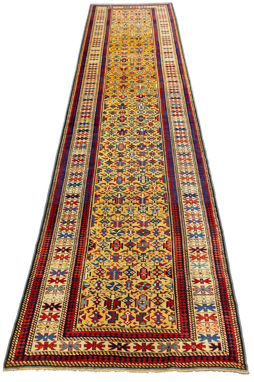 Noué à la main Tapis de couloir Kuba ancien caucasien en or en vente