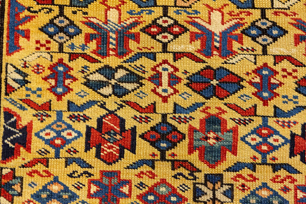 Tapis de couloir Kuba ancien caucasien en or Bon état - En vente à Ferrara, IT