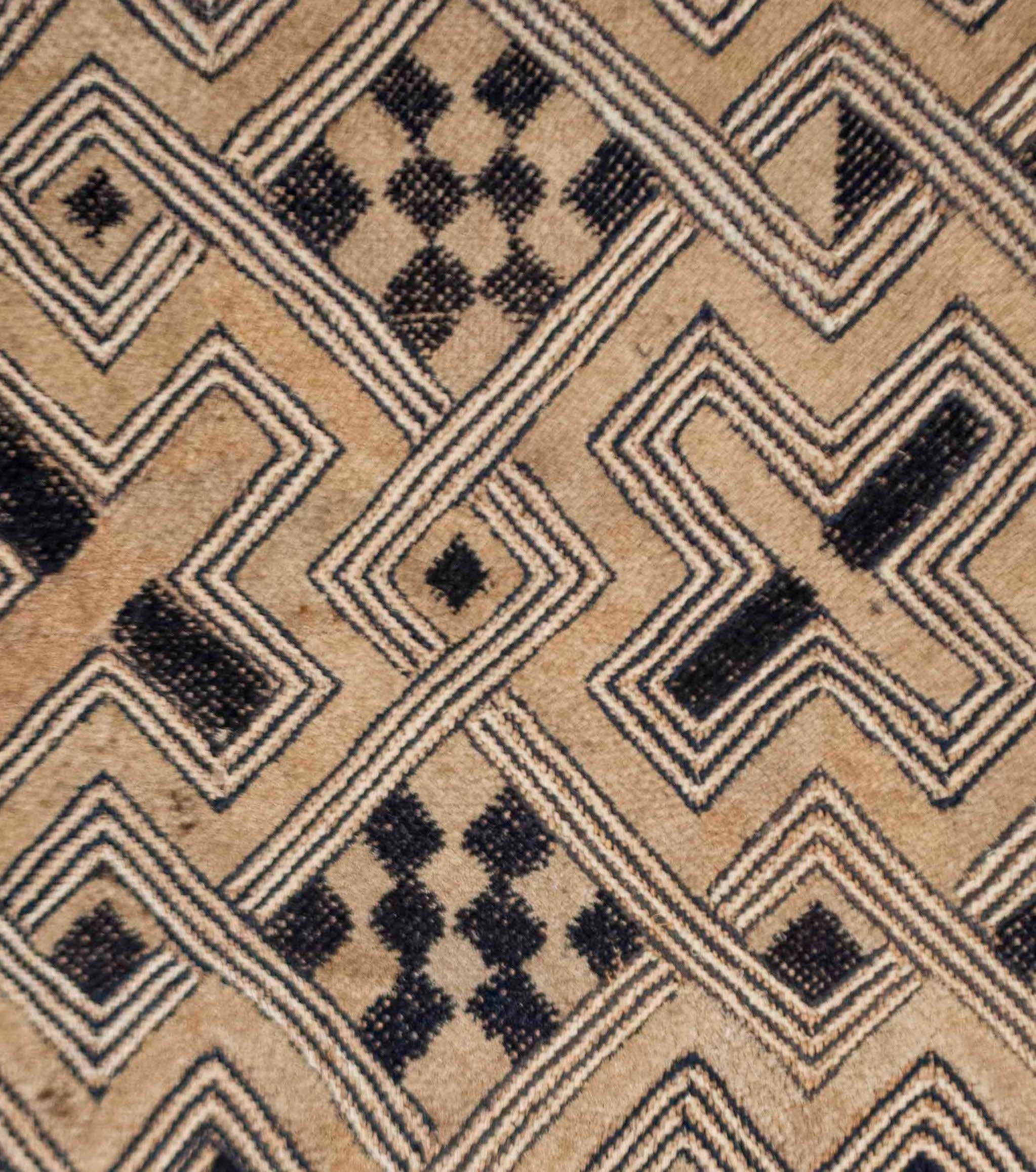 Antique Kuba Shoowa Cut-Pile & Embroidered Cloth, DR Congo In Good Condition For Sale In Point Richmond, CA