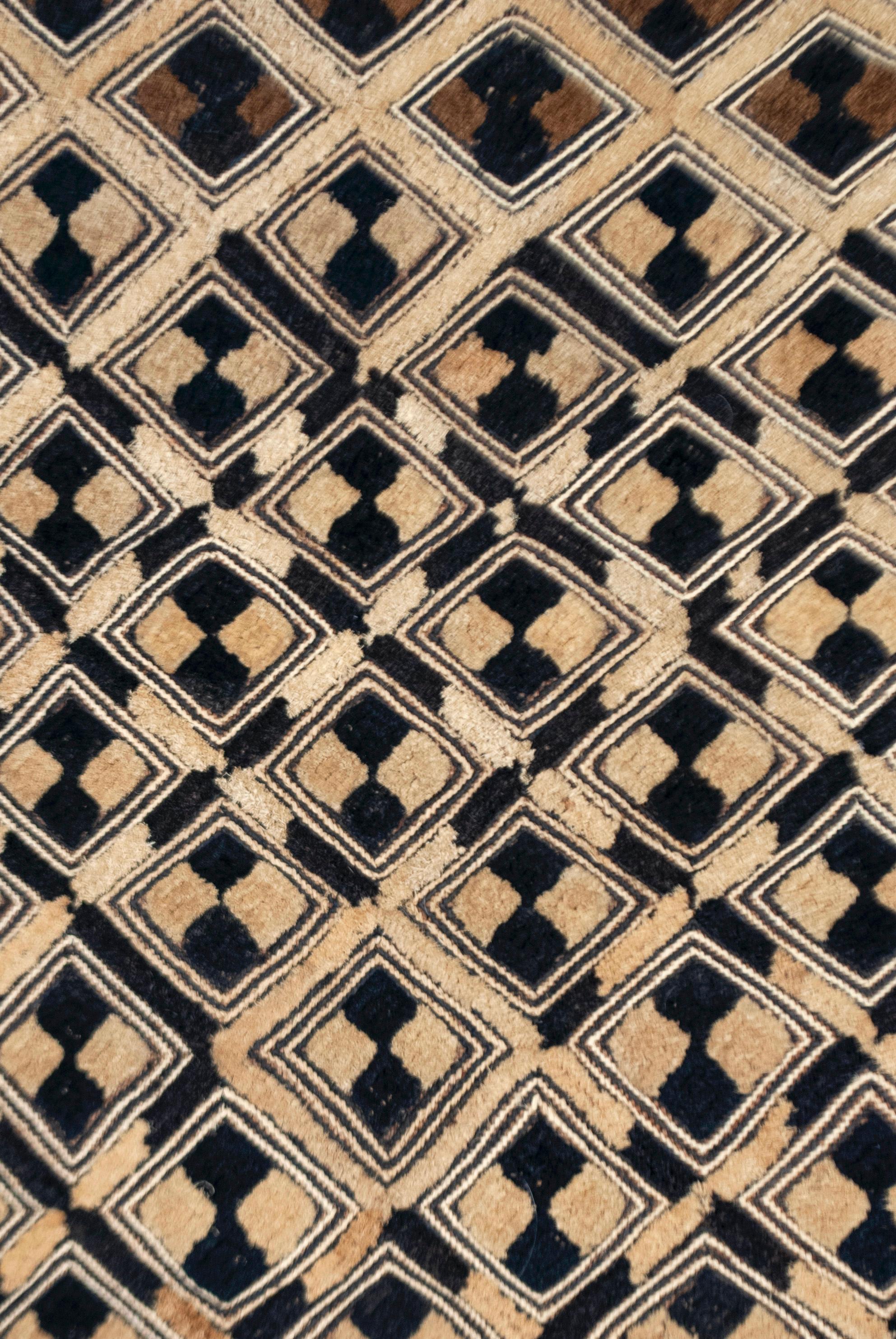 Antique Kuba Shoowa Cut-Pile & Embroidered Cloth, DR Congo In Good Condition For Sale In Point Richmond, CA