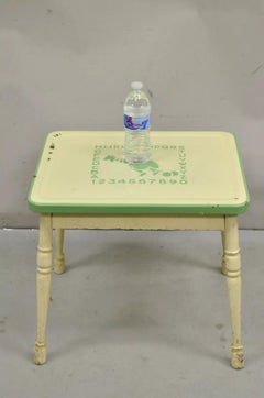 Antigua mesa de juego infantil Kuehne de porcelana esmaltada Art Déco pequeña