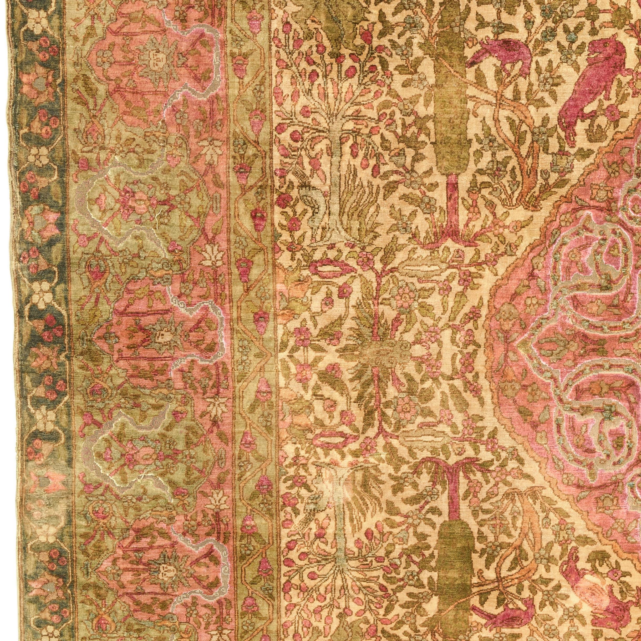 Antique Kumkapi Rug - 19th Century Koum Kapi In Good Condition For Sale In Sultanahmet, 34