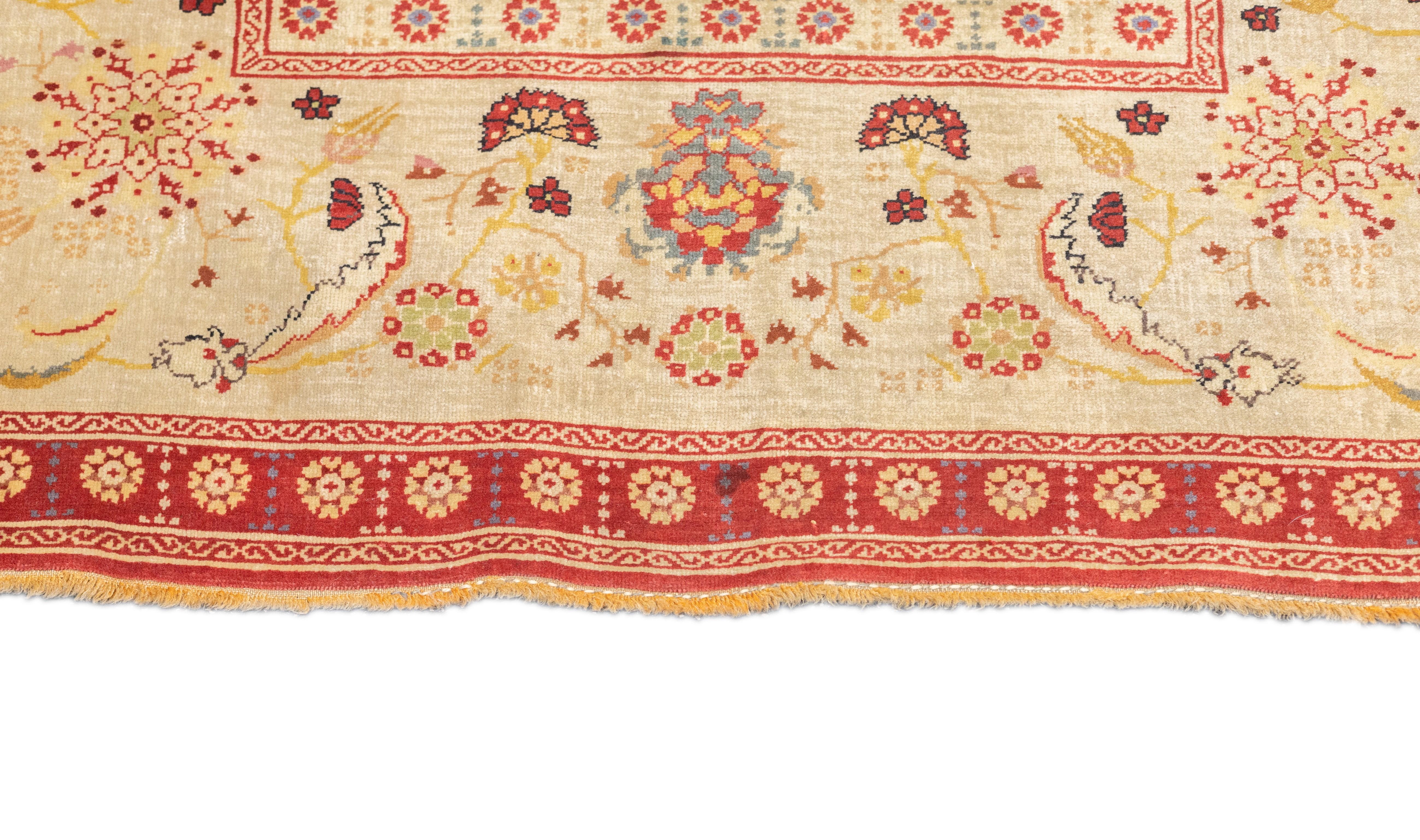 Antiker Kumkapi-Teppich 4'4'' x 5'11'' (Handgeknüpft) im Angebot